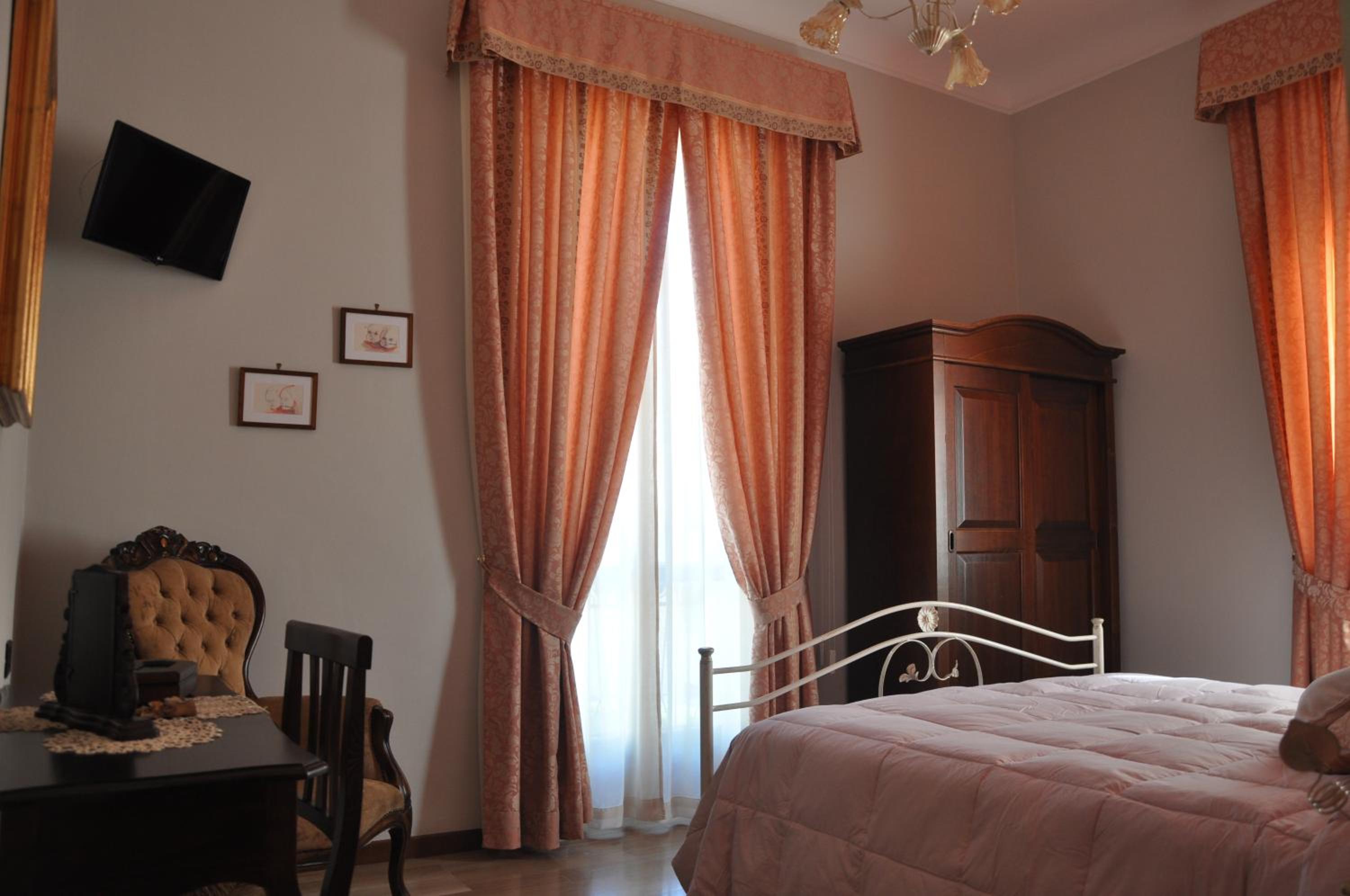 Double Room with Balcony photo 2