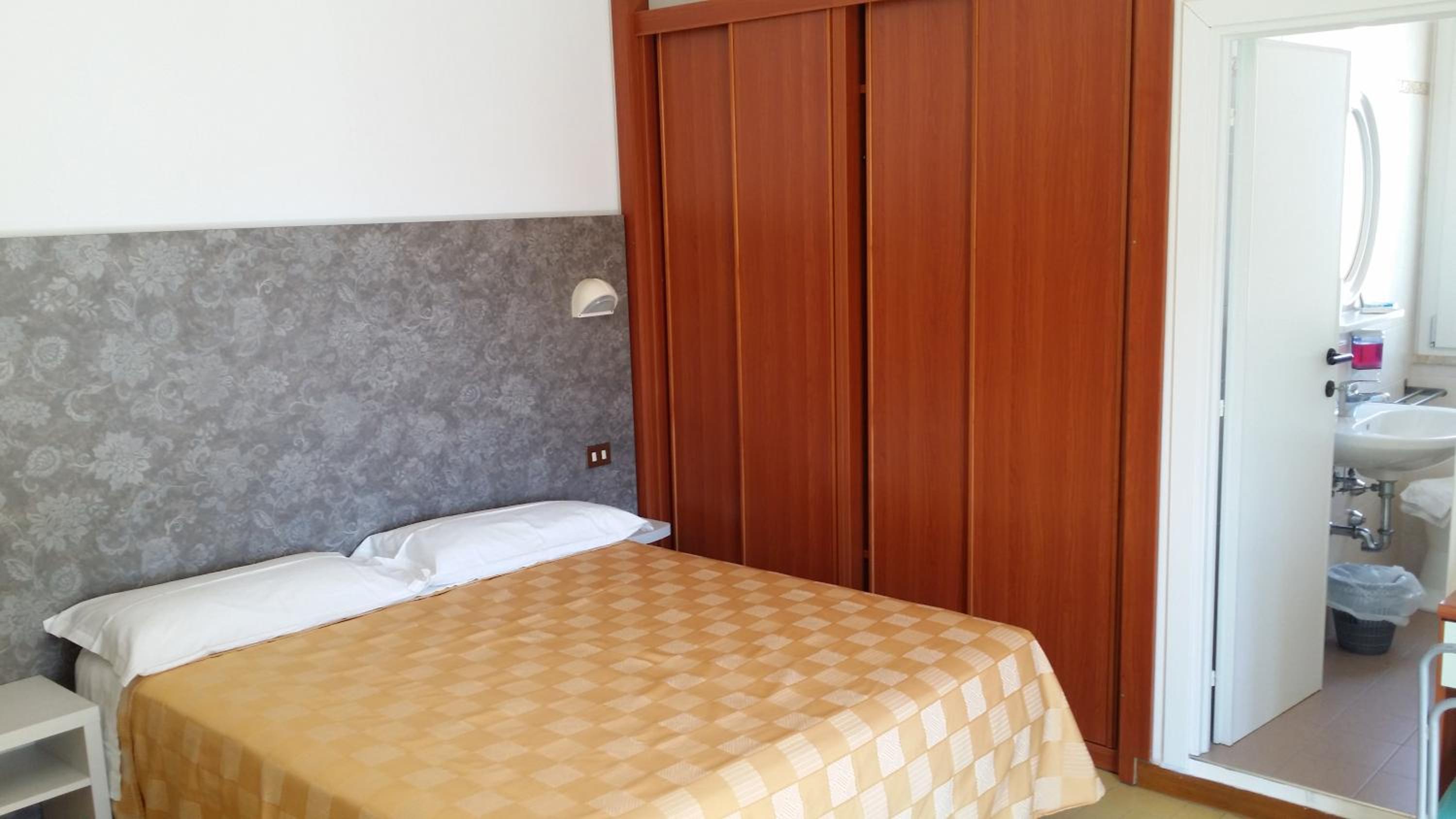 Classic Quadruple Room with Balcony photo 1
