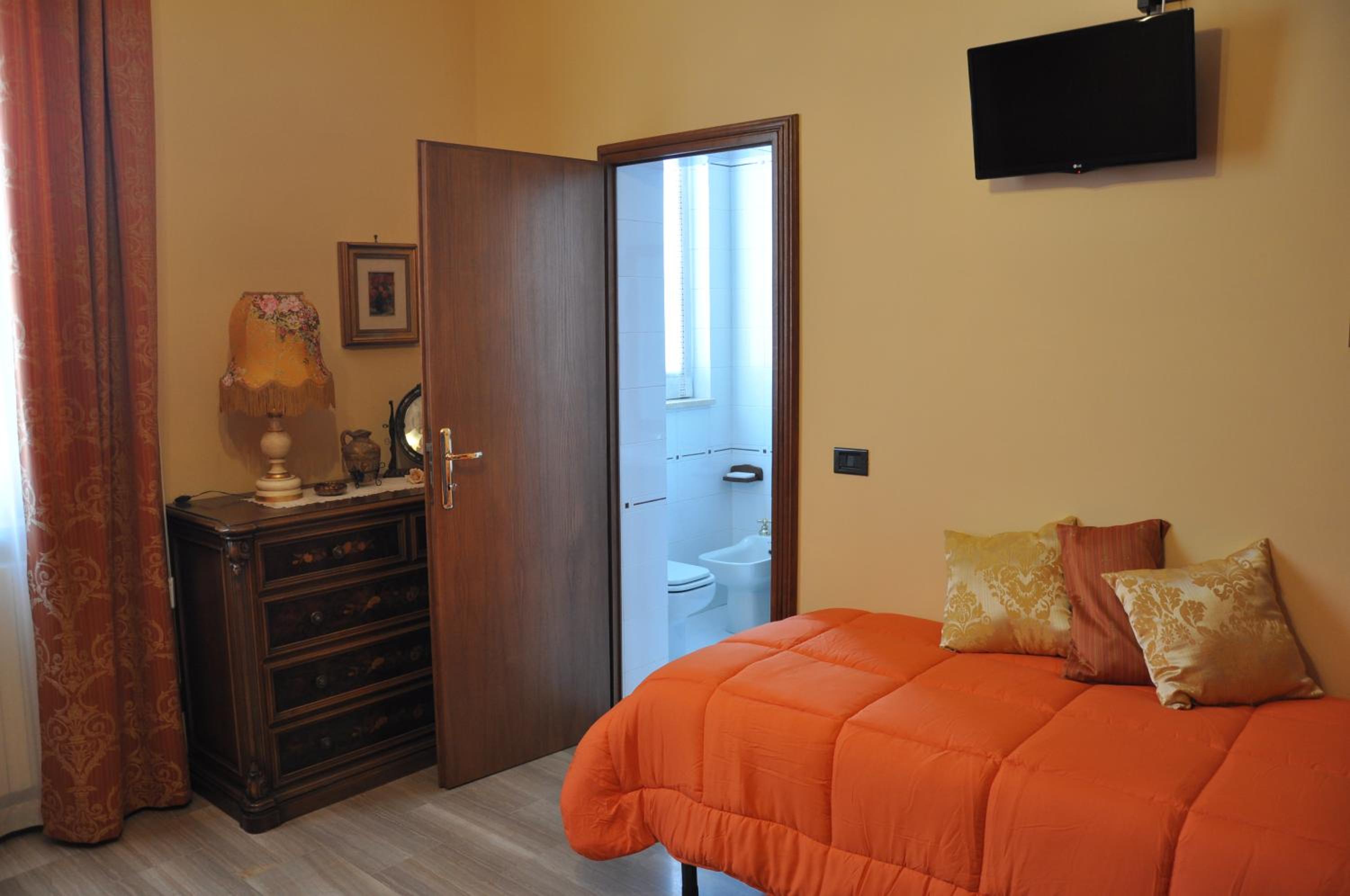 Superior Triple Room photo 3