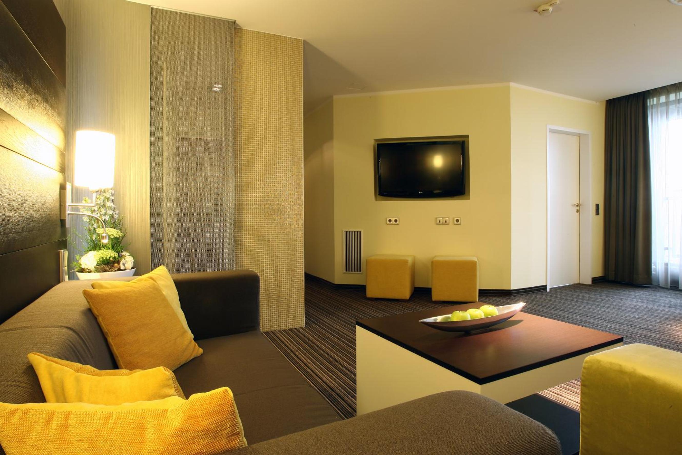 Large Superior Double Room thumbnail 6