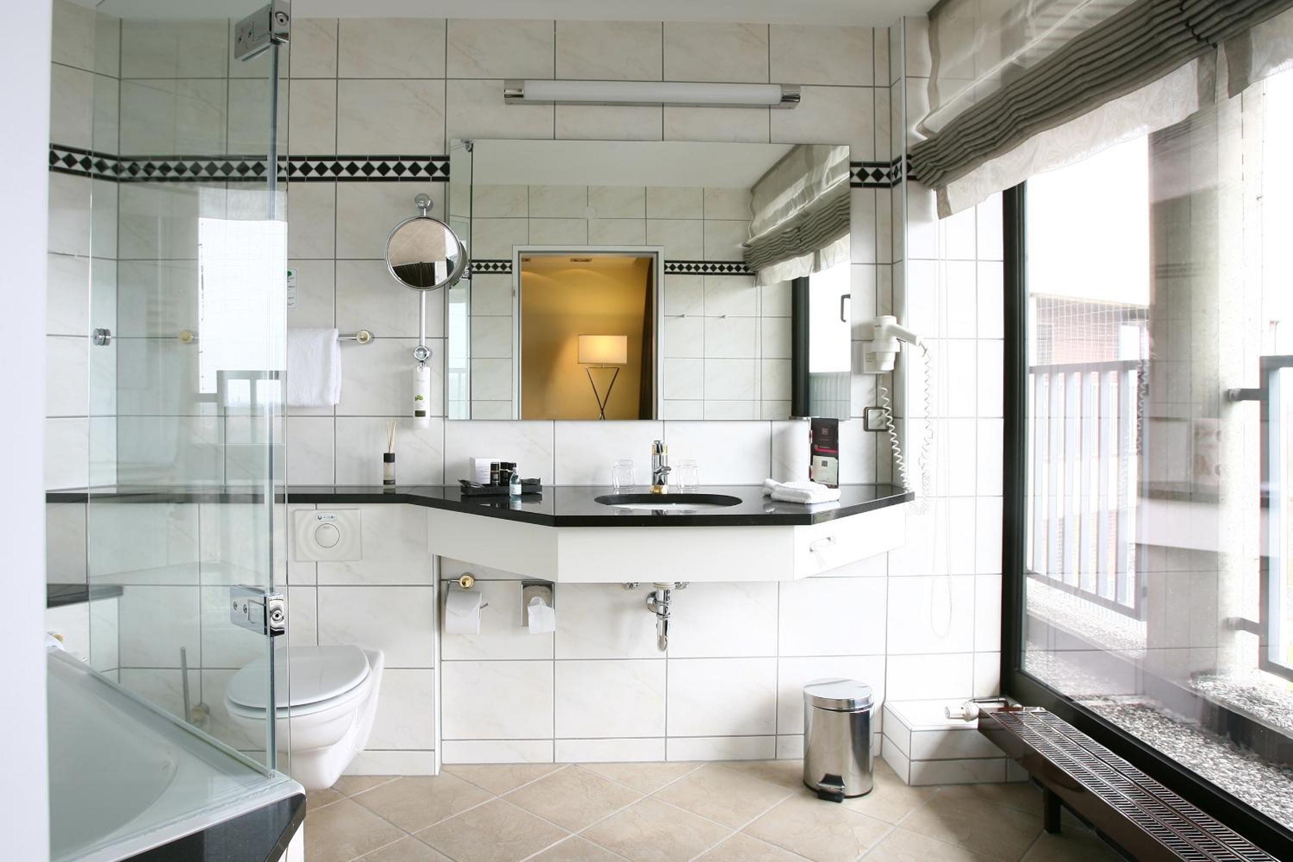 Large Superior Double Room thumbnail 5