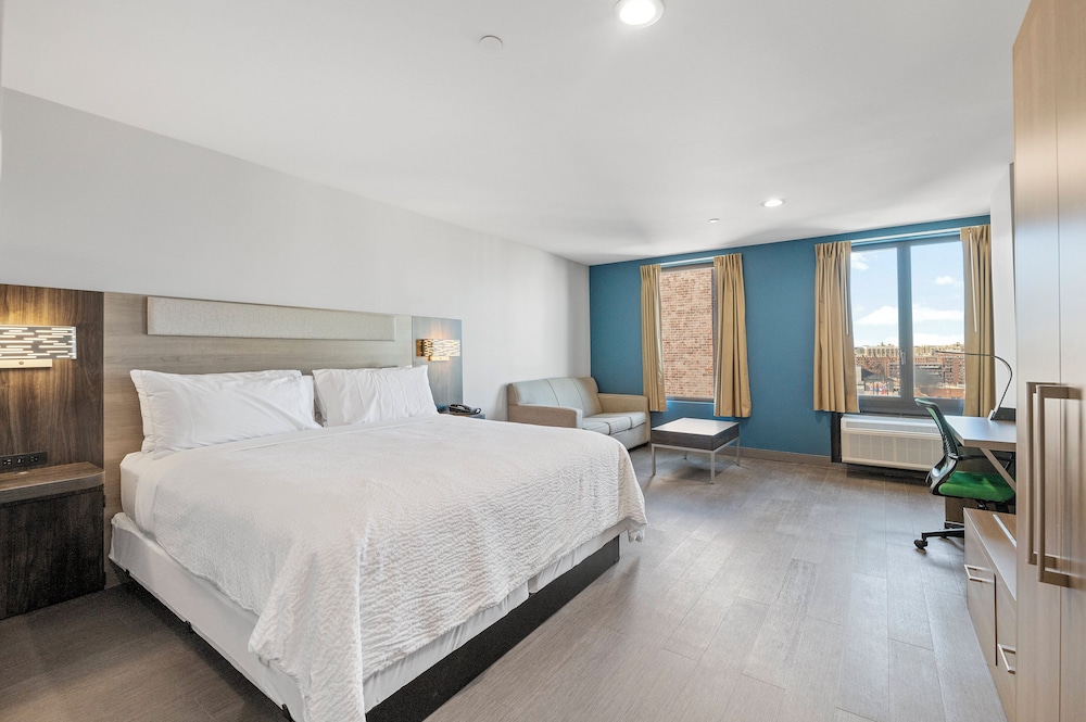Suite, 1 King Bed