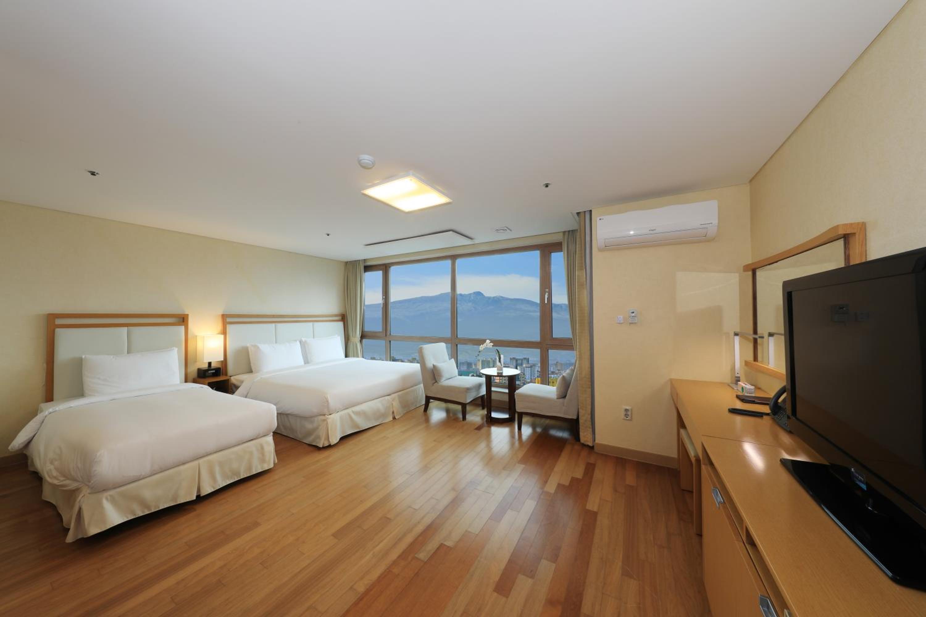 Family Twin Room with Mountain View