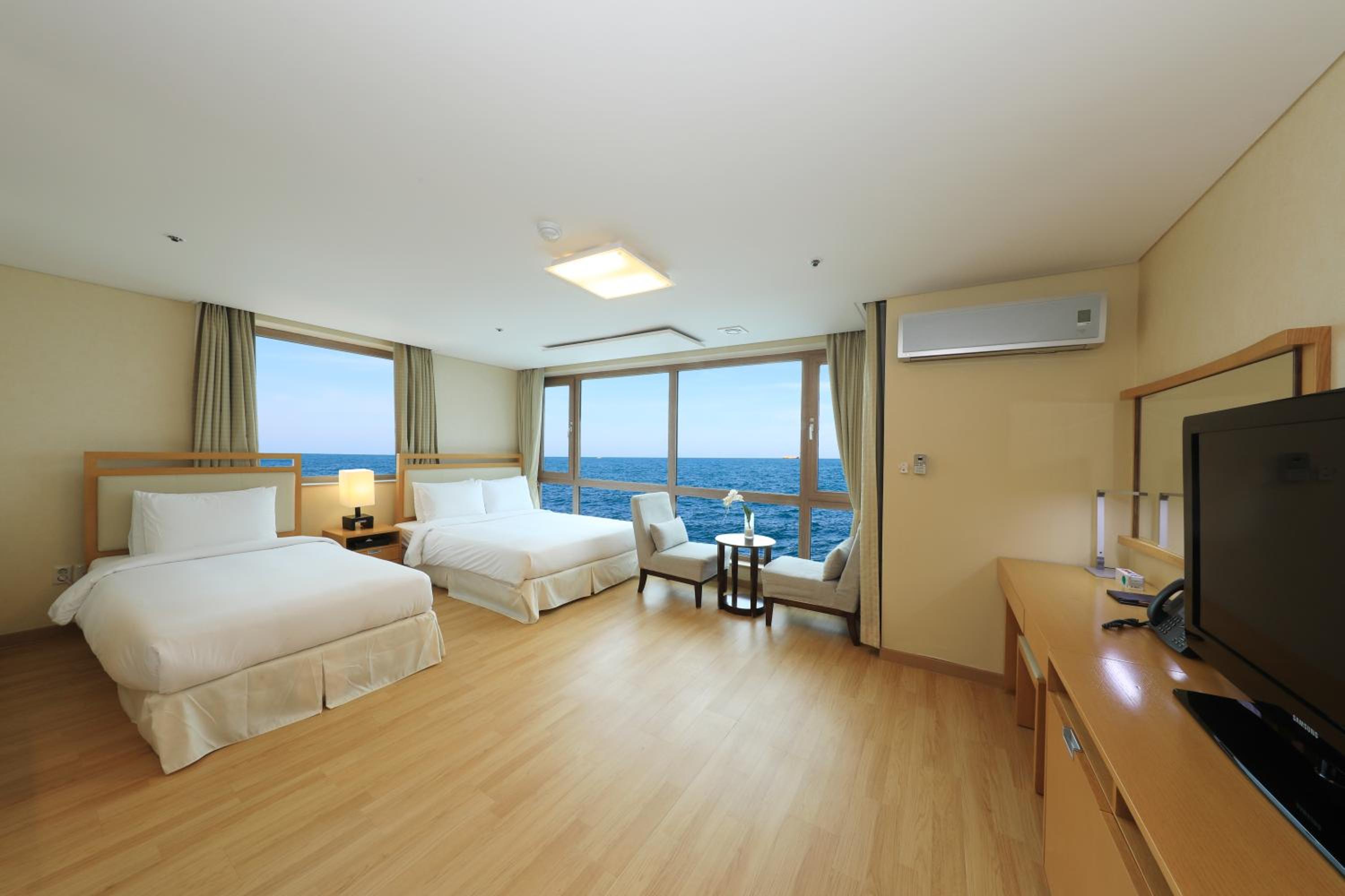 Family Twin Room with Ocean View - Photo 1