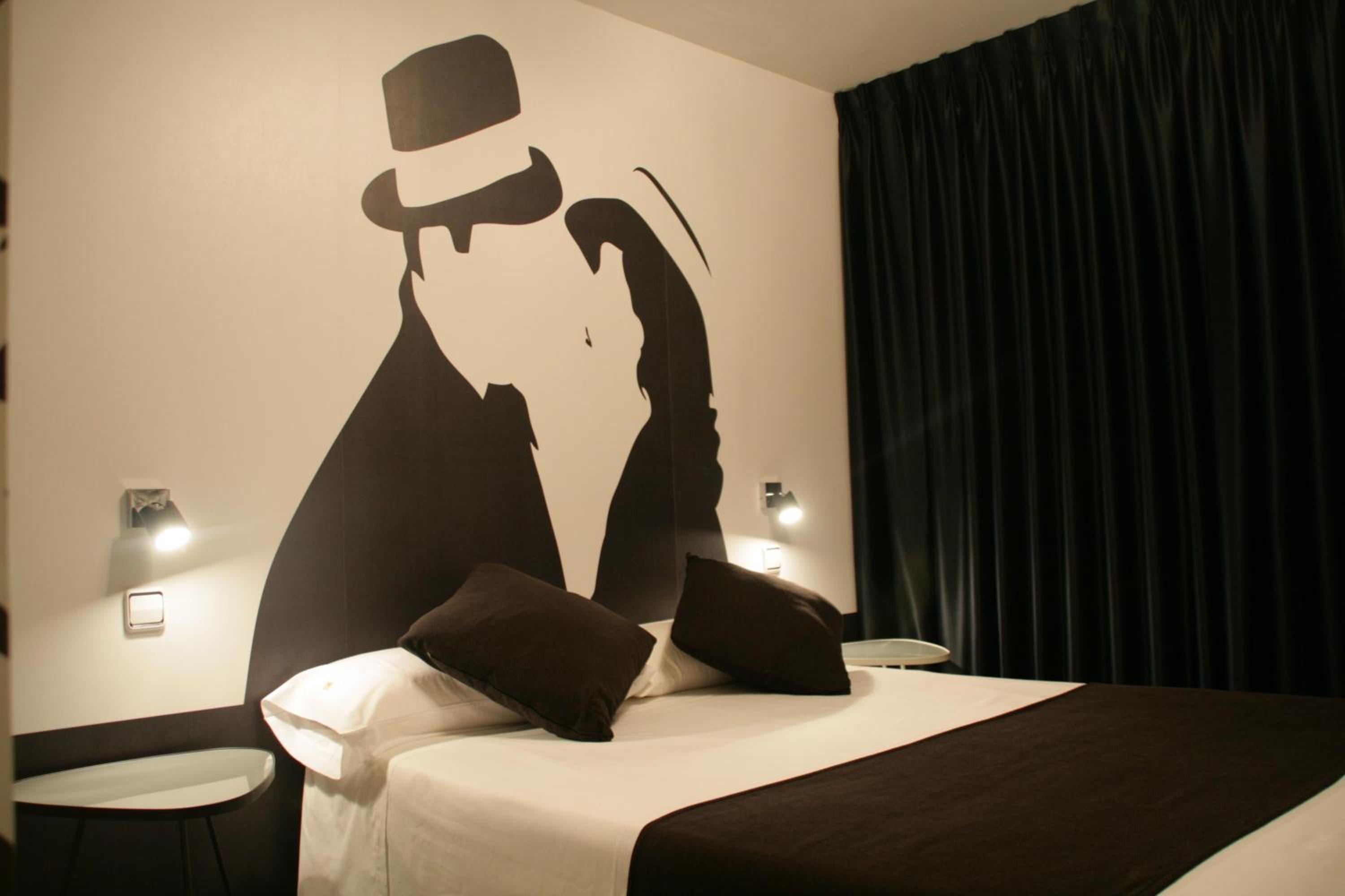 Double Room - Photo 11