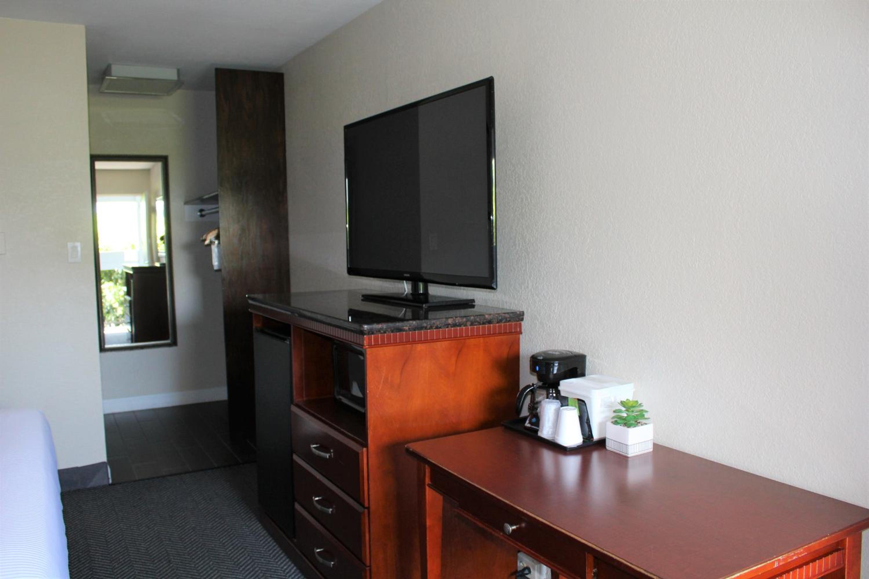 Standard Double Queen Room - Photo 1