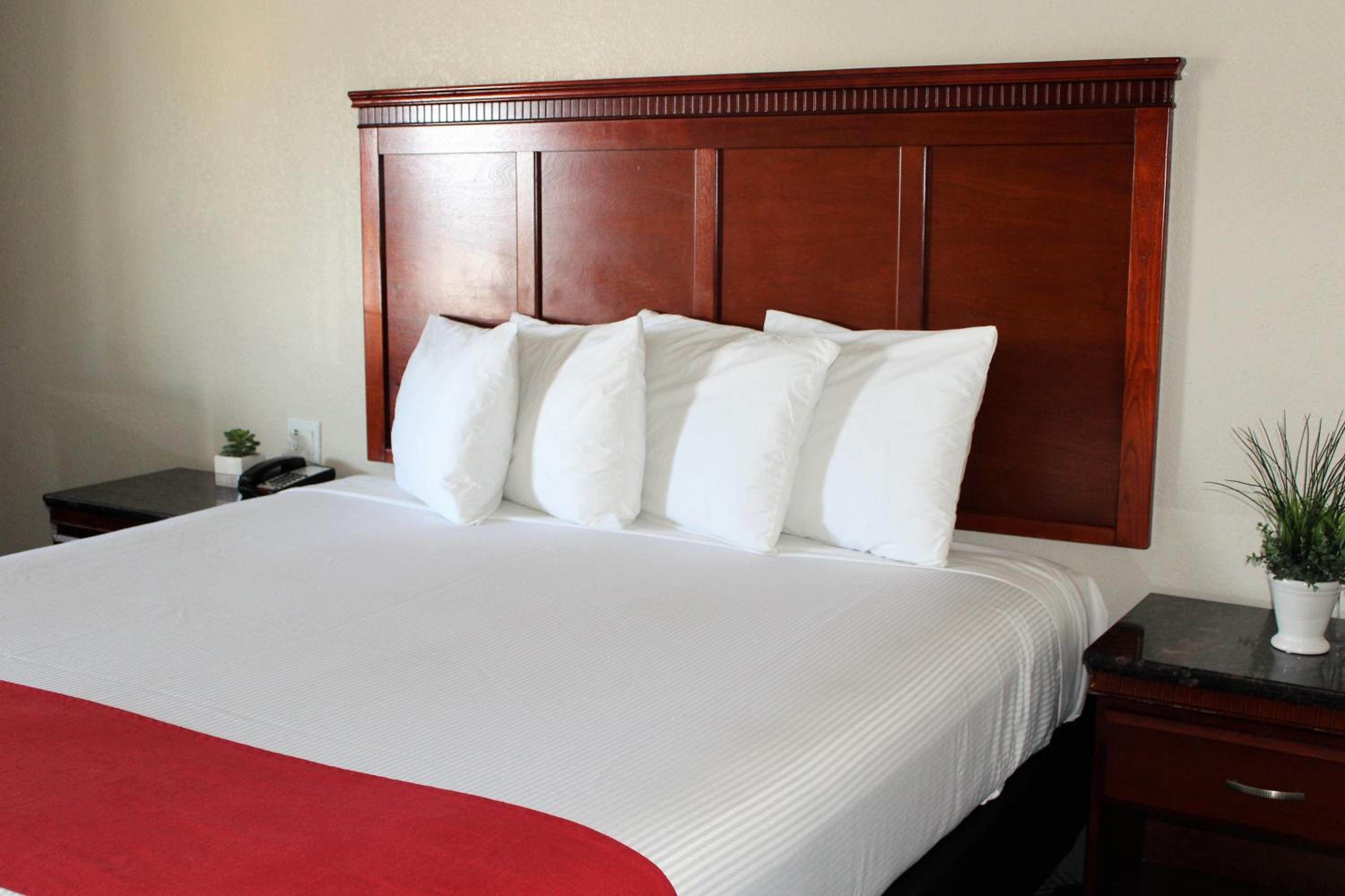 Standard Queen Room - Photo 6