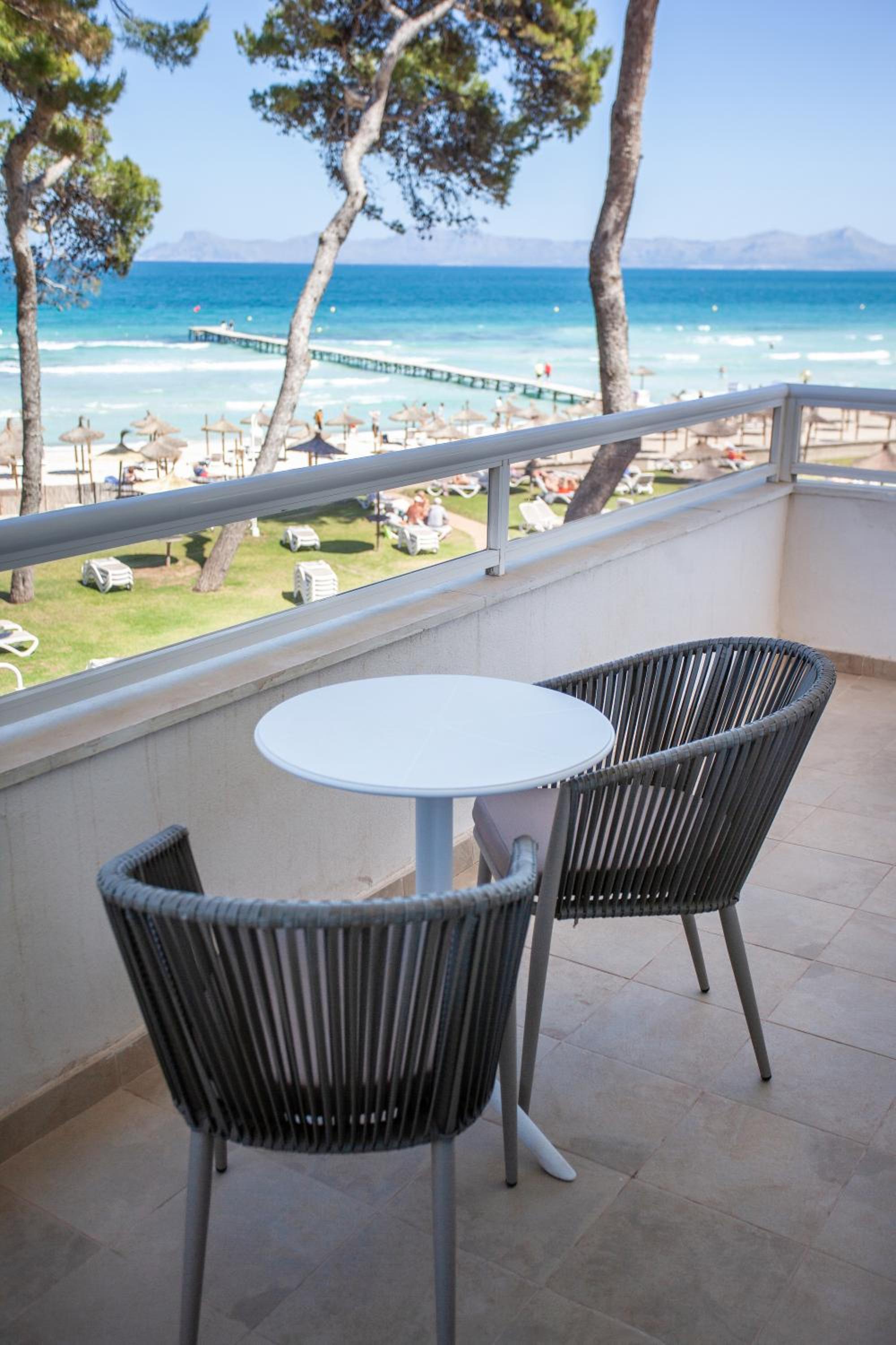 Deluxe Room with Side Sea View