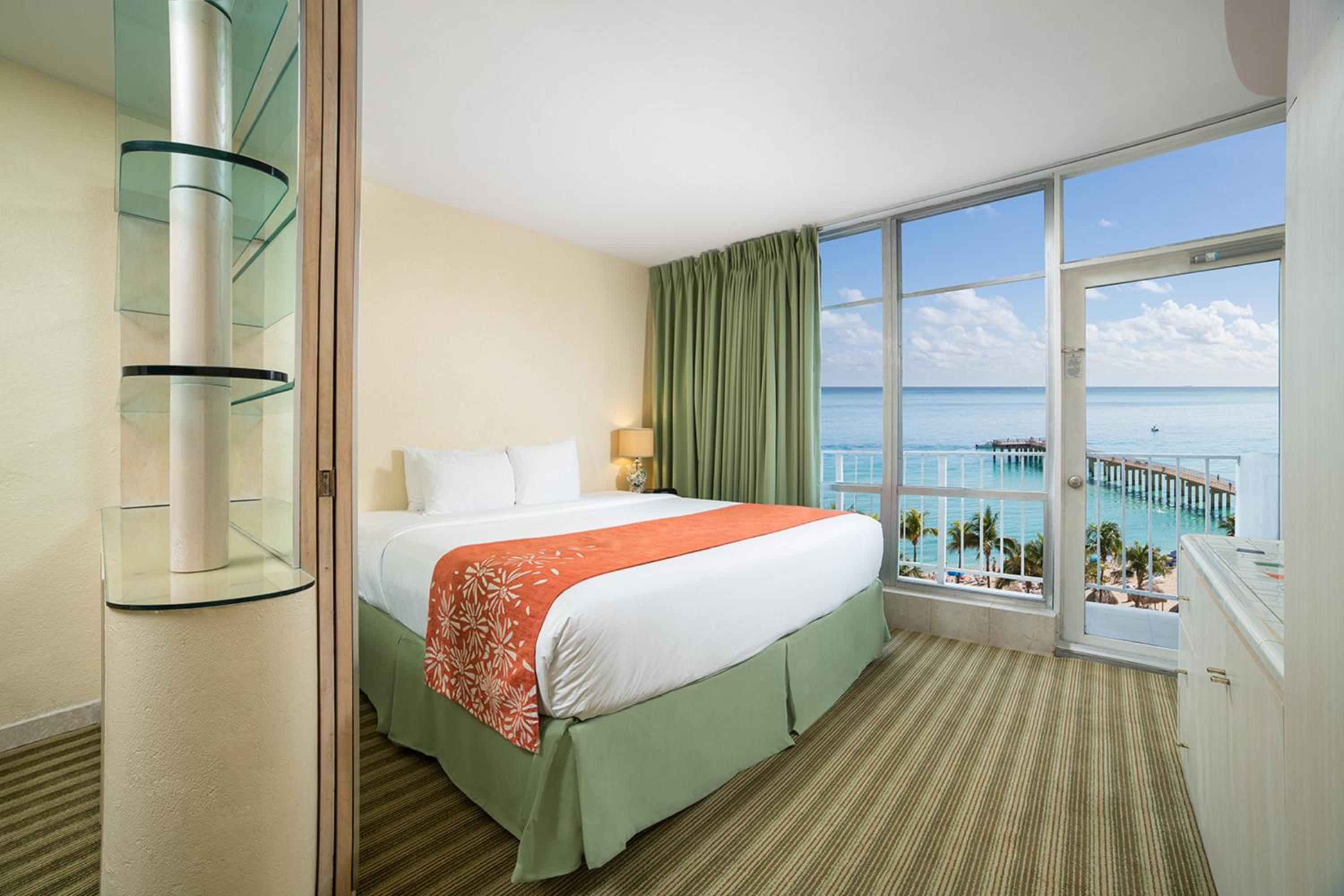 Classic One-Bedroom Suite With Partial Ocean View