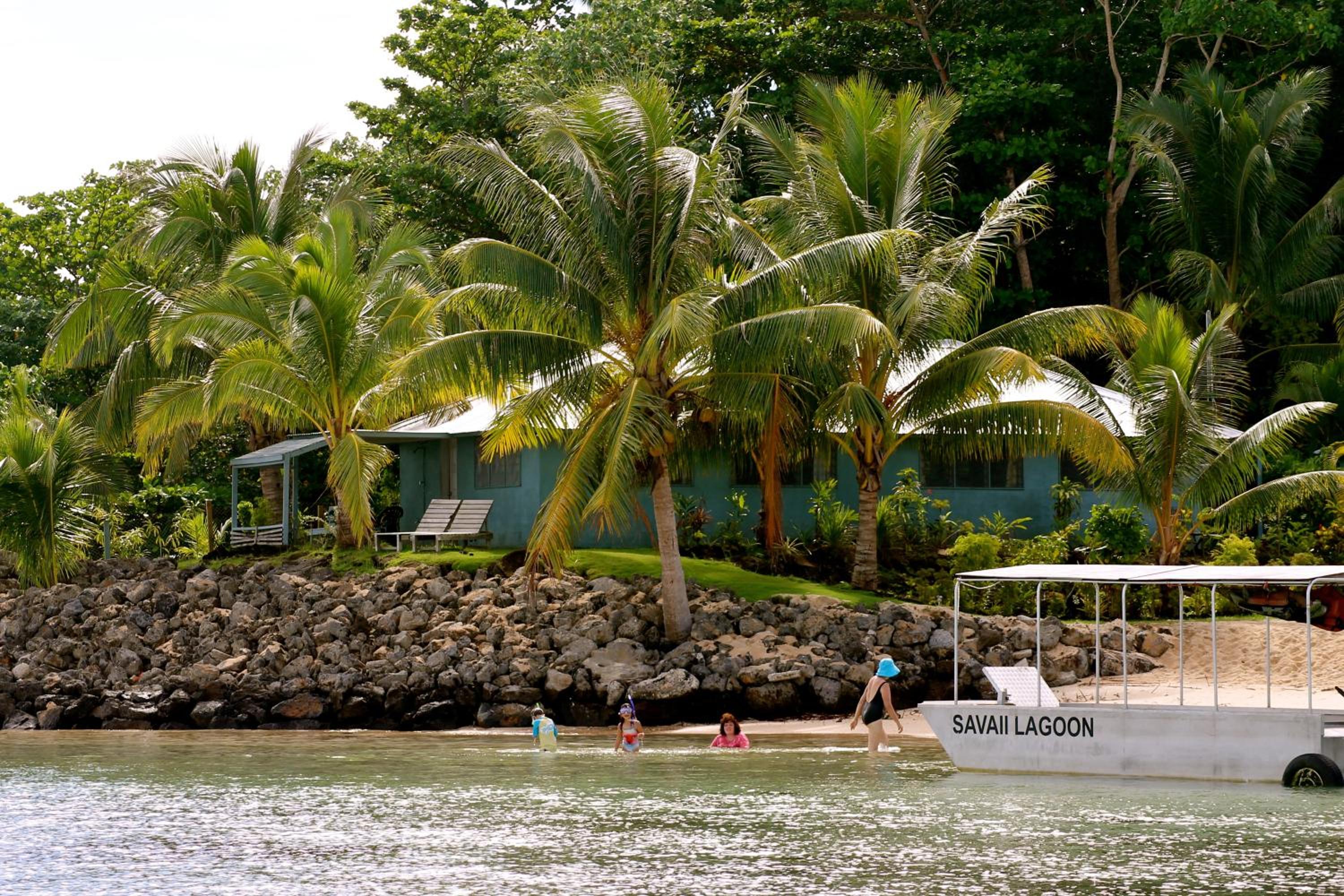 Superior Beachfront Bungalow photo 3
