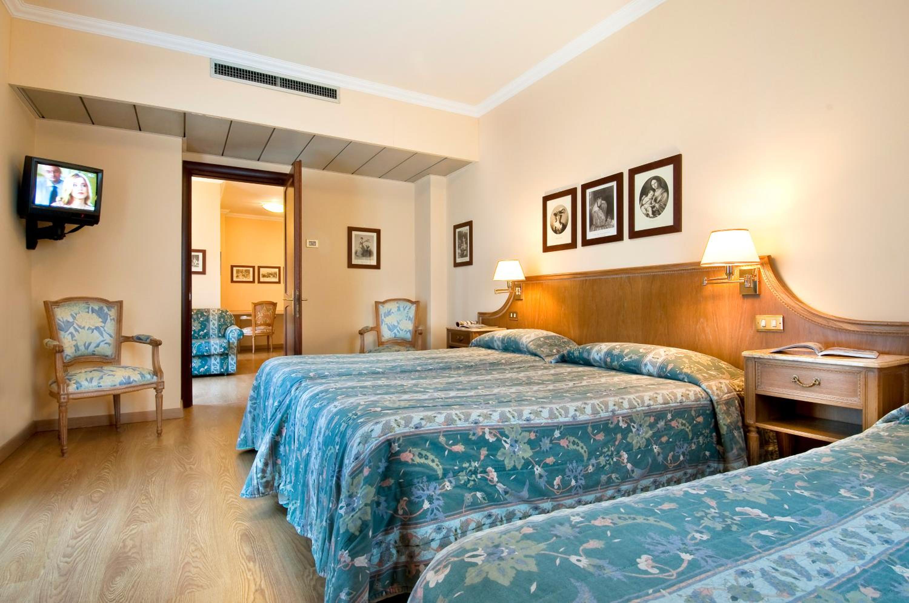 One-Bedroom Apartment with Partial Lake View (4 Adults) photo 1