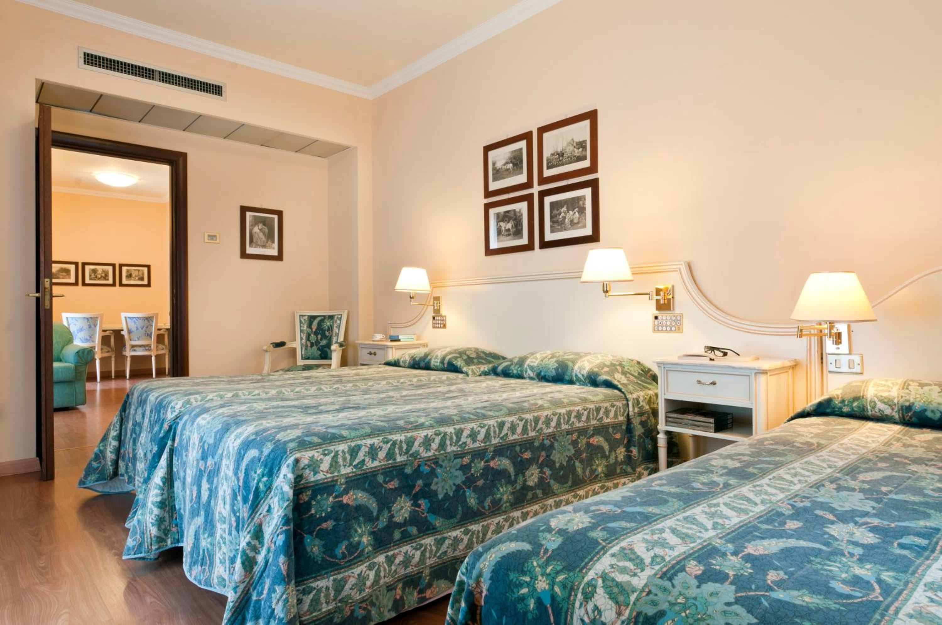 One-Bedroom Apartment with Mountain View (4 Adults)  photo 3
