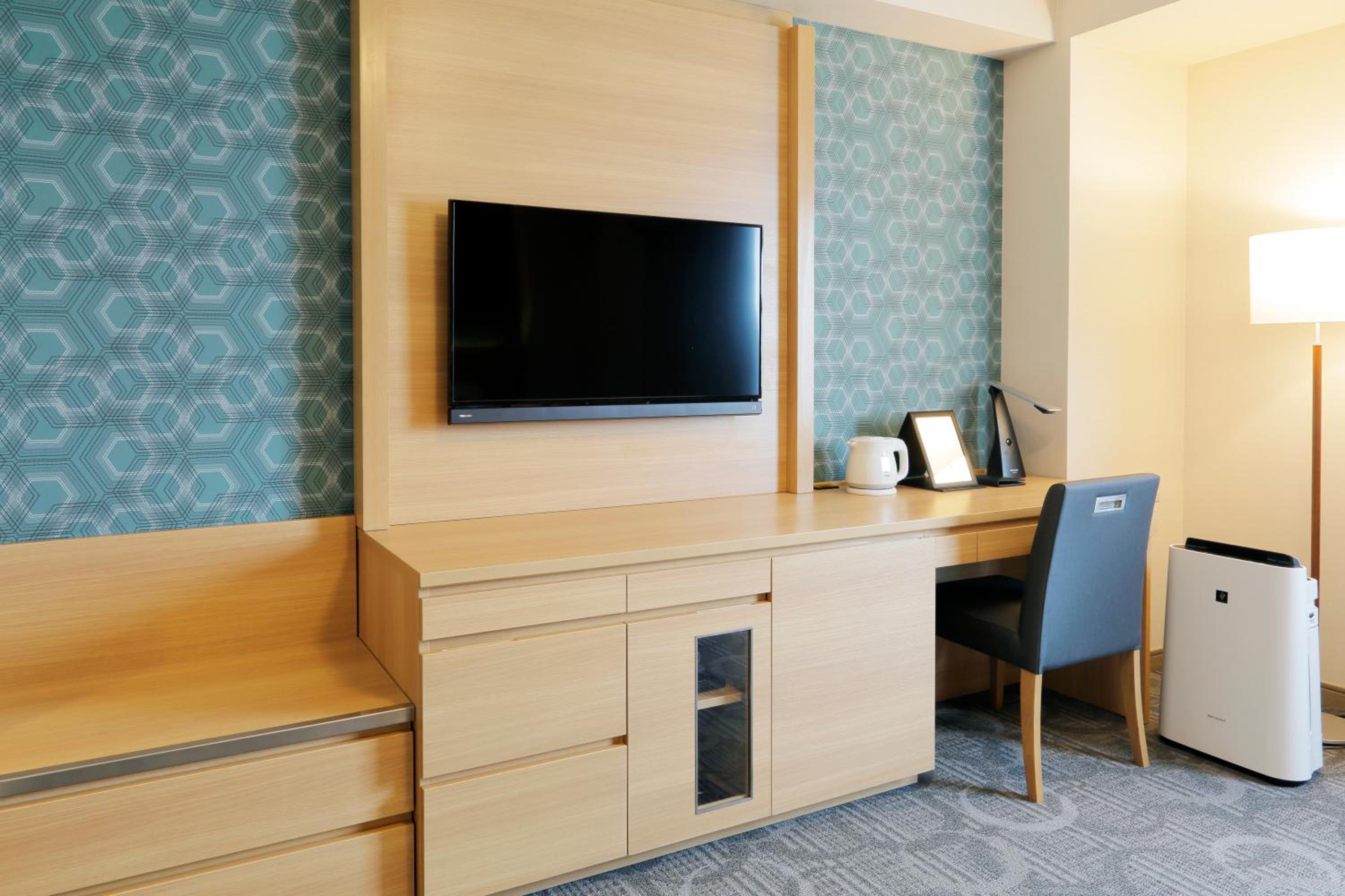 Stylish Twin Room - Non-Smoking - Premium Floor - Photo 9