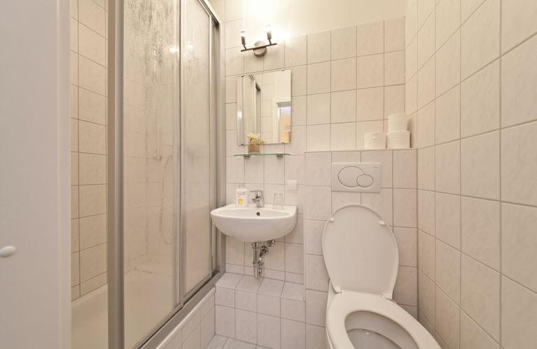 Standard Double Room - Photo 4