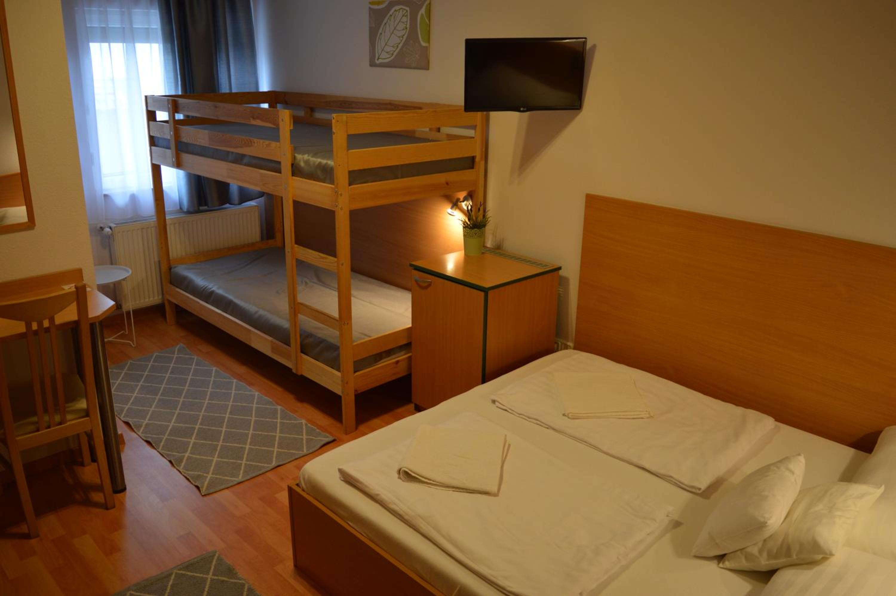 Quadruple Room - Photo 1
