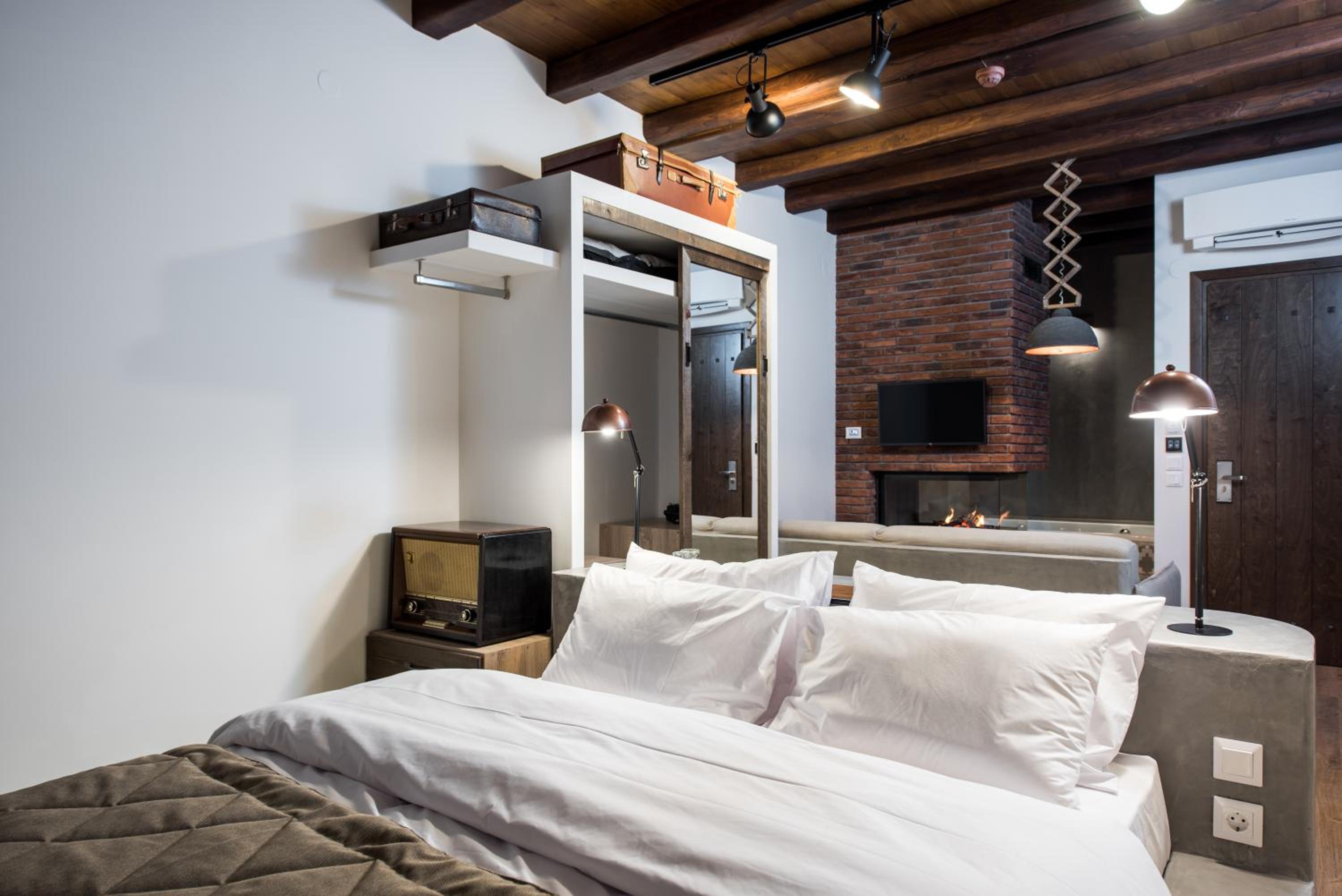 Deluxe Suite - Photo 1