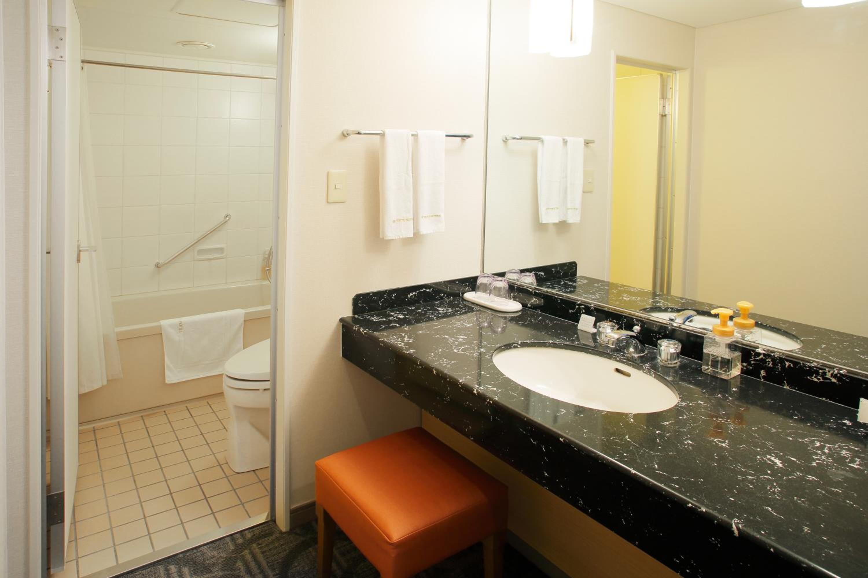 Hollywood Twin Room - Non-Smoking - Premium Floor - Photo 4