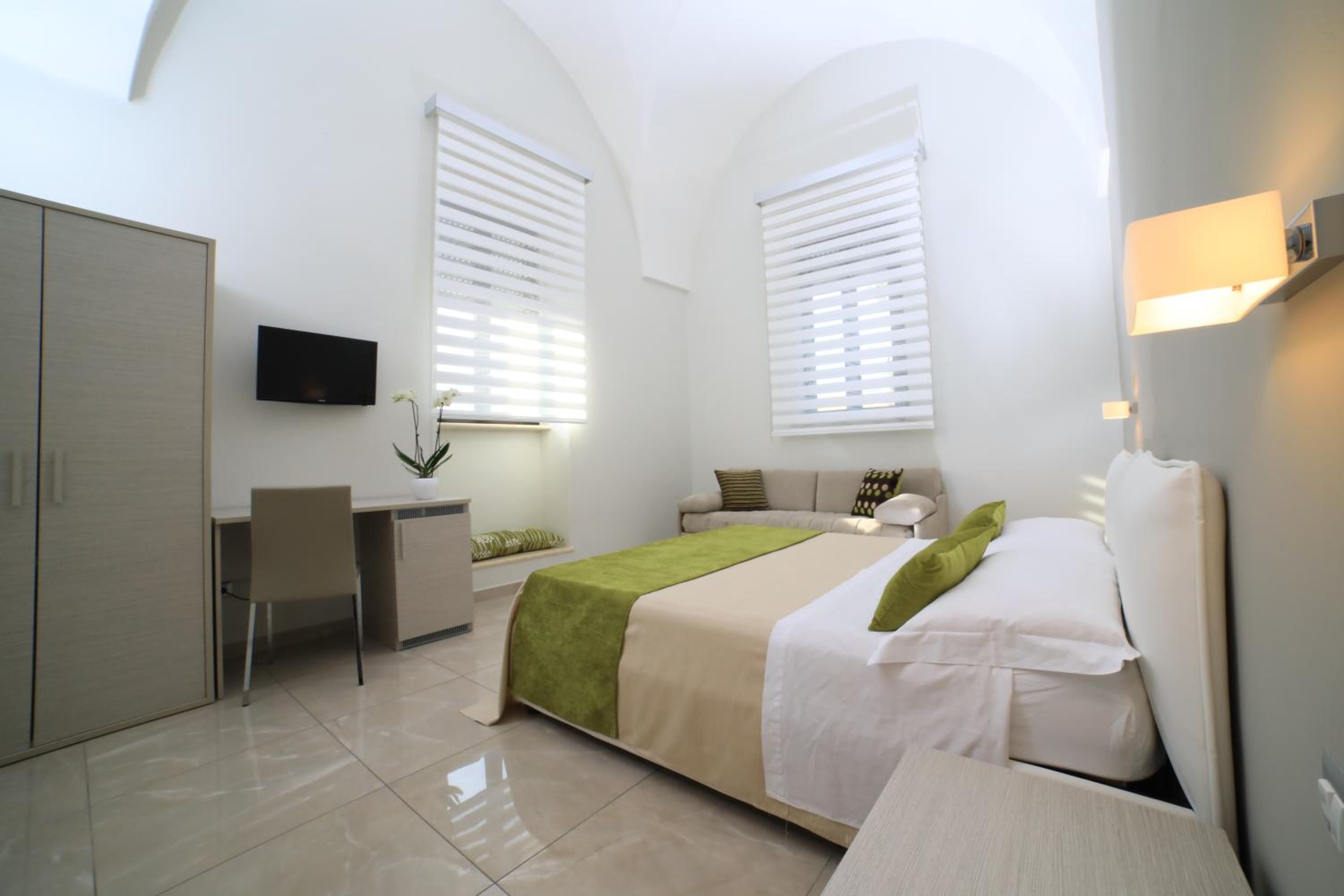 Double Room with Private Bathroom - Photo 7