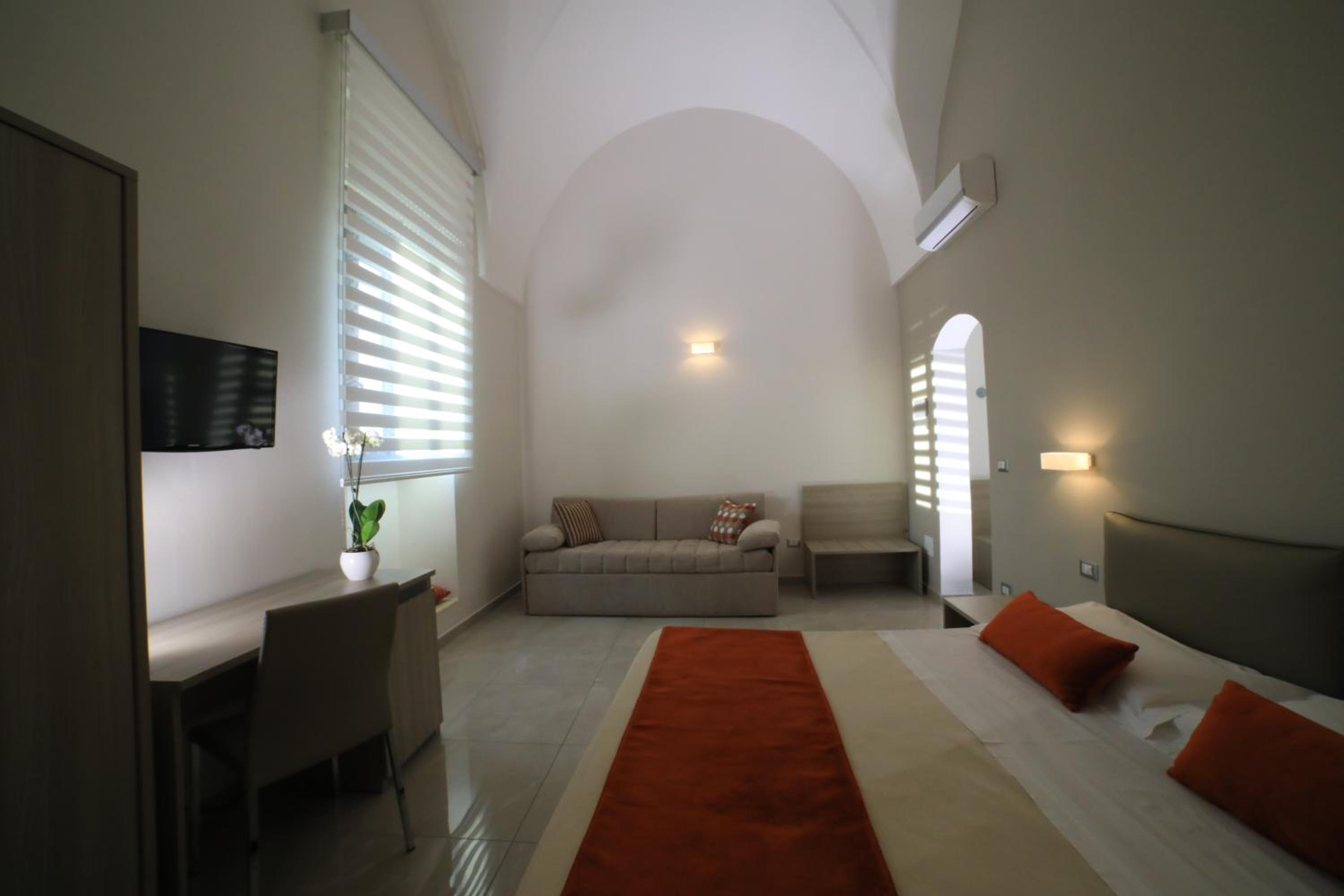 Double Room with Private Bathroom - Photo 6