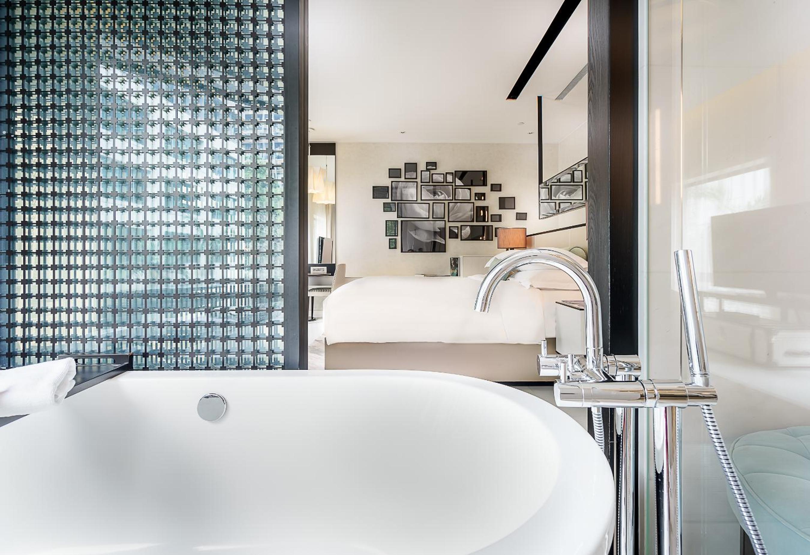 Gabrielle / Camelia Room