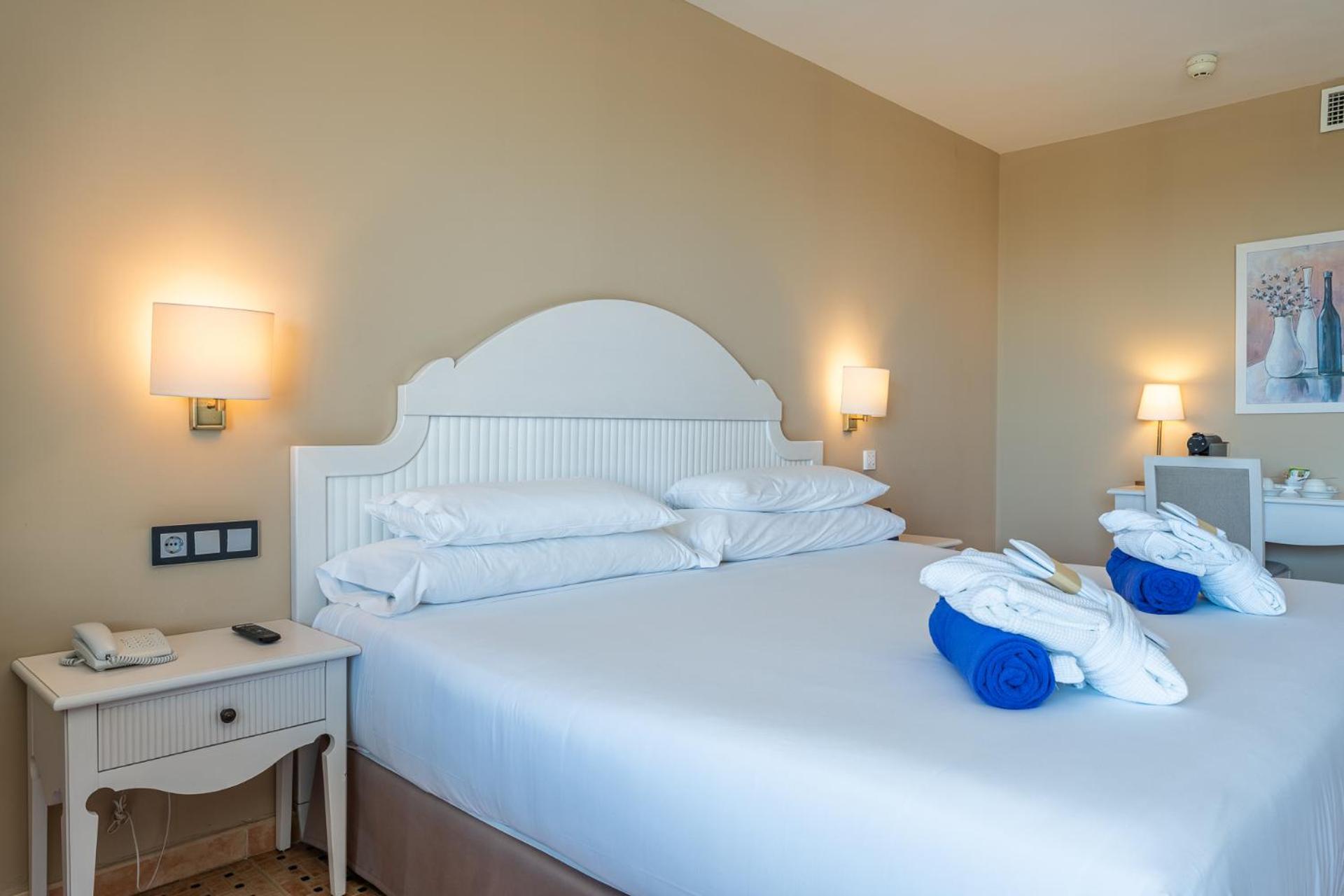 Deluxe One-Bedroom Apartment with Ocean View