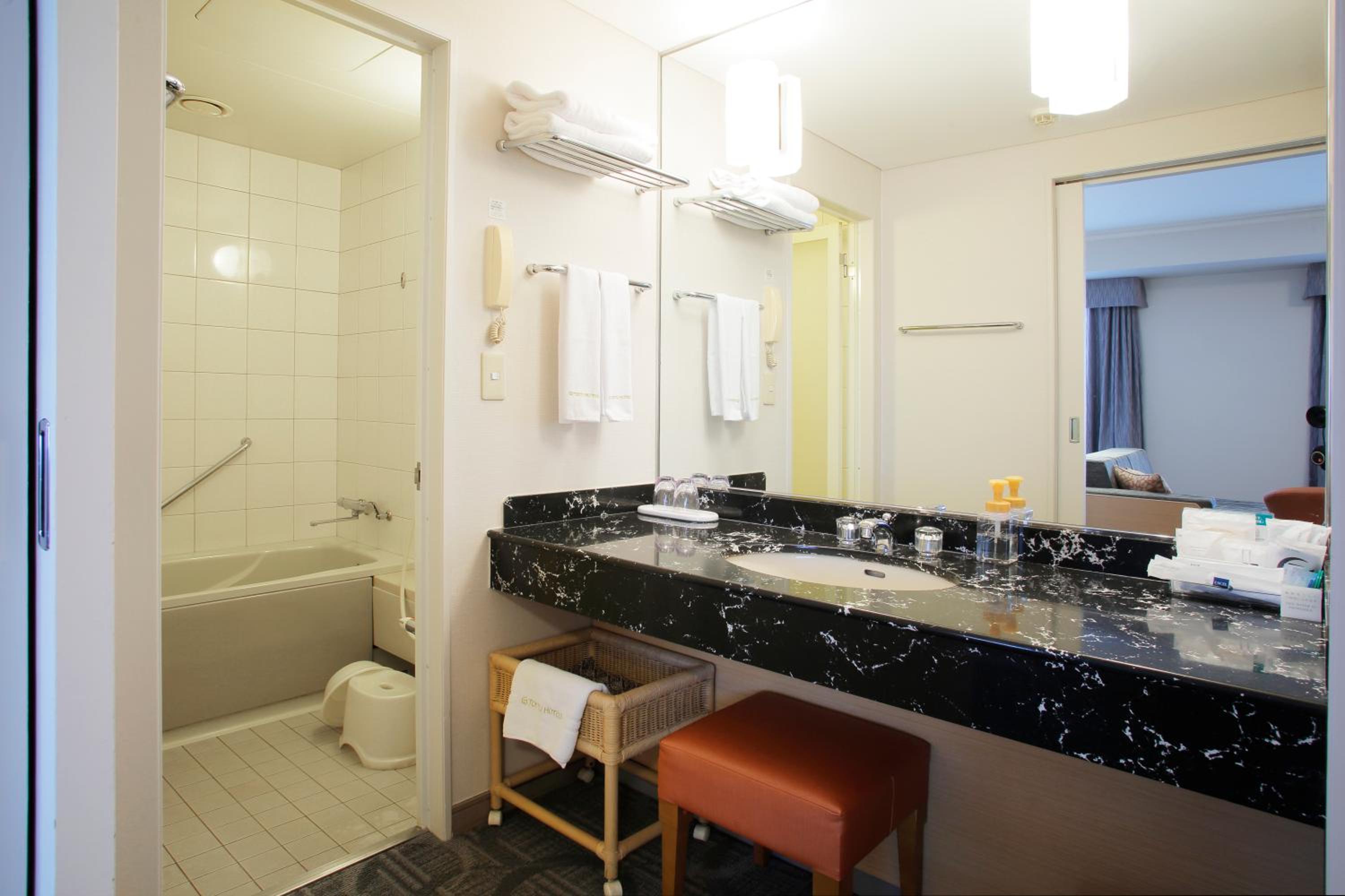 Luxury Twin Room - Non-Smoking - Premier Floor - Photo 7
