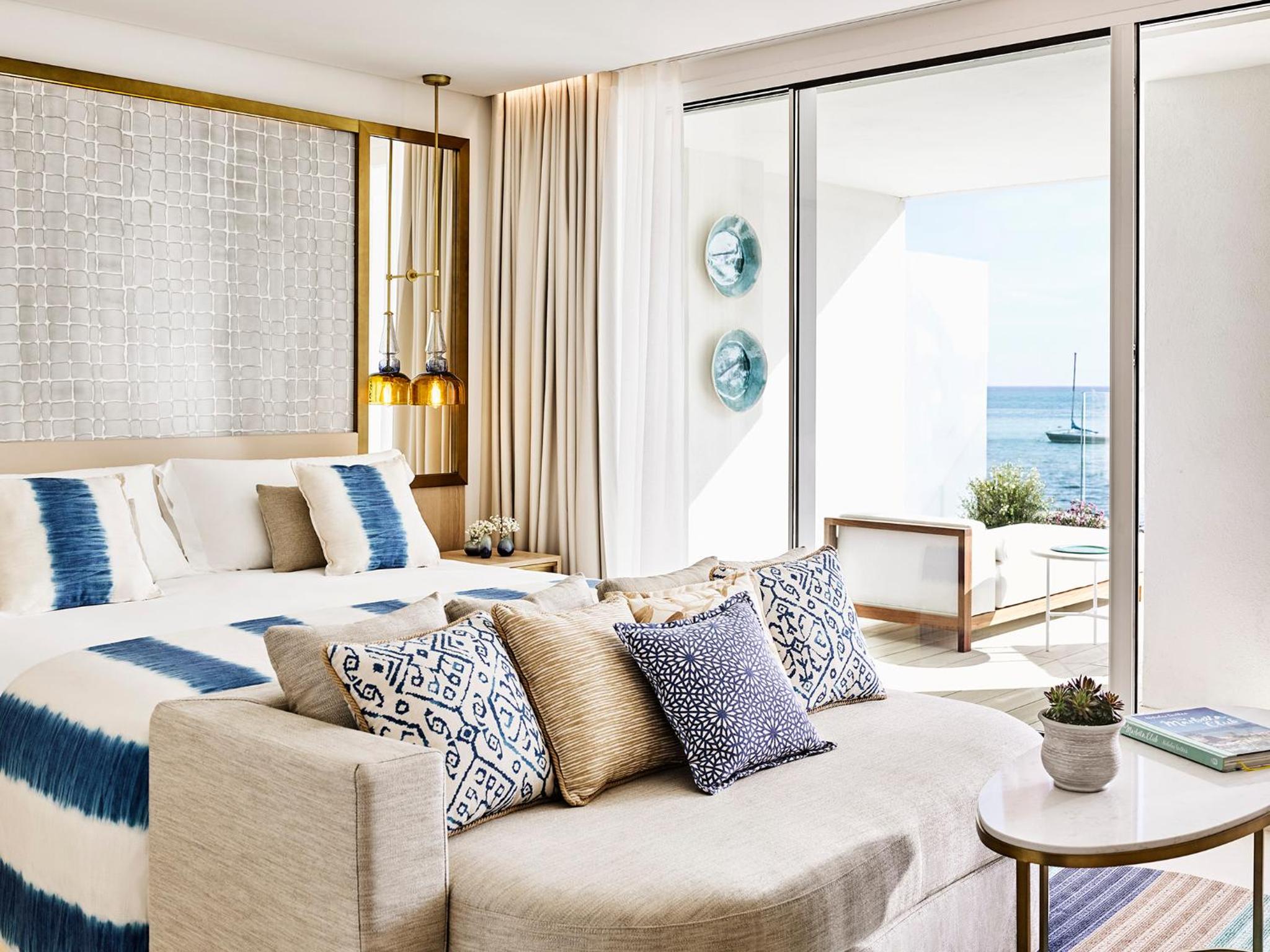 Panoramic Junior Suite with Sea View photo 3