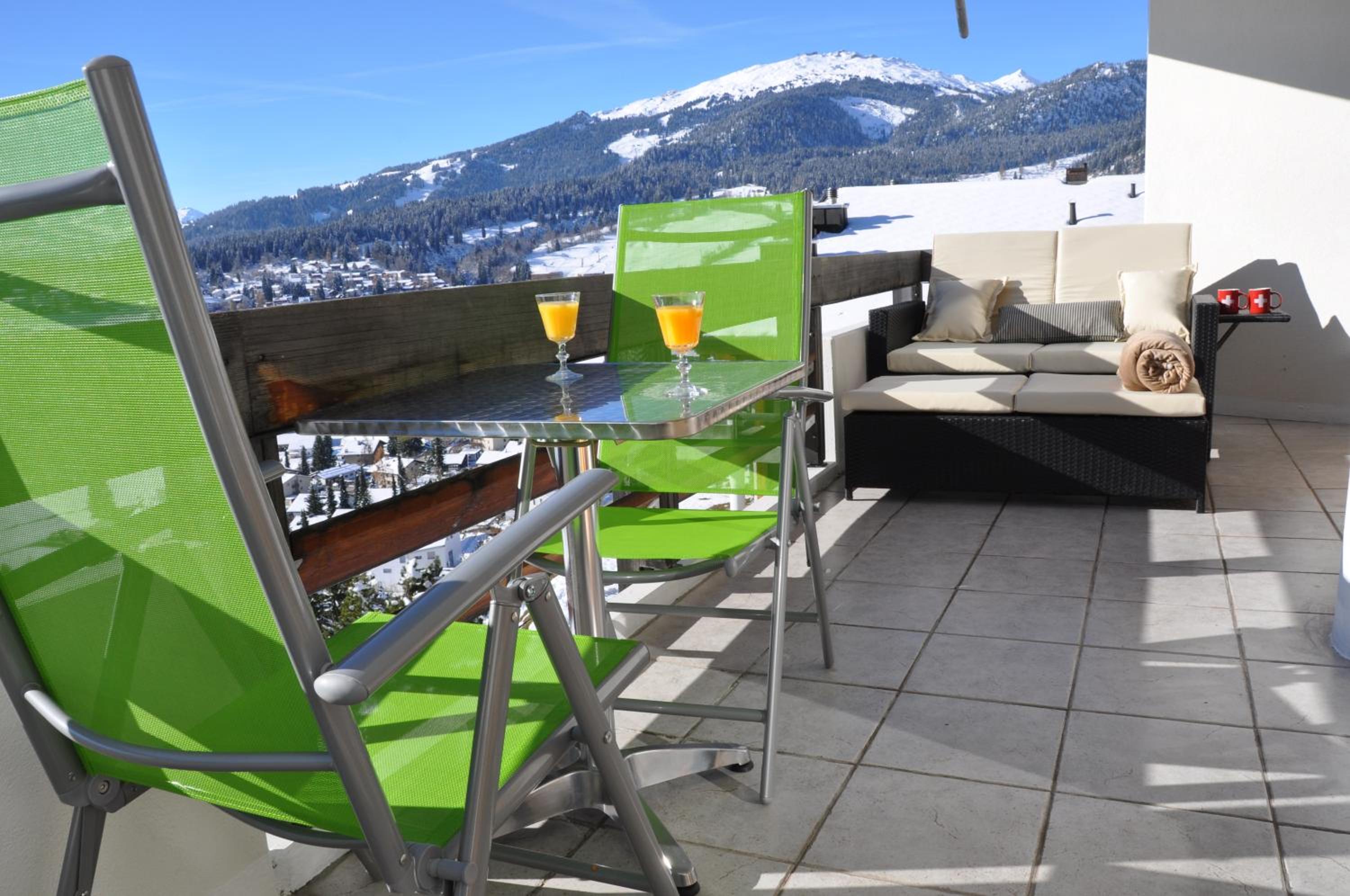 Apartment with Mountain View photo 2