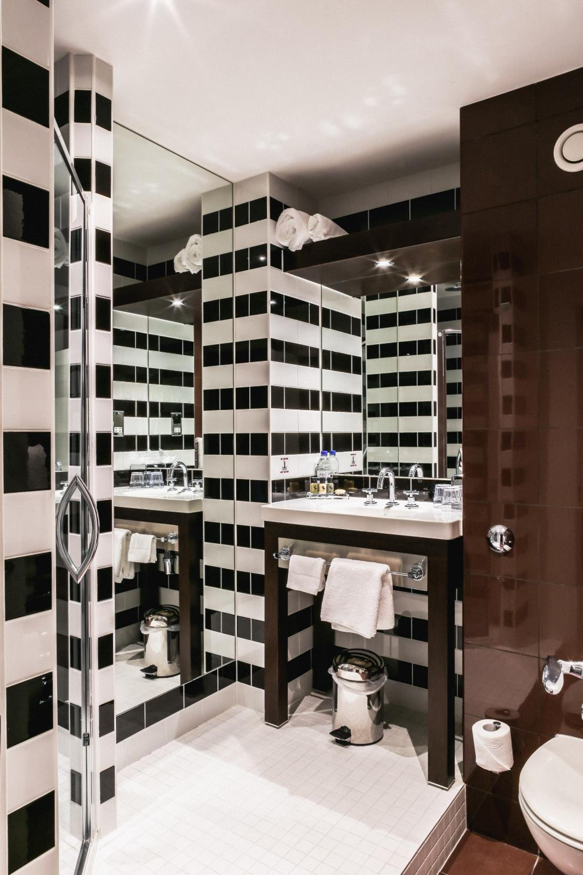 Twin Room - Disability Access - Photo 3