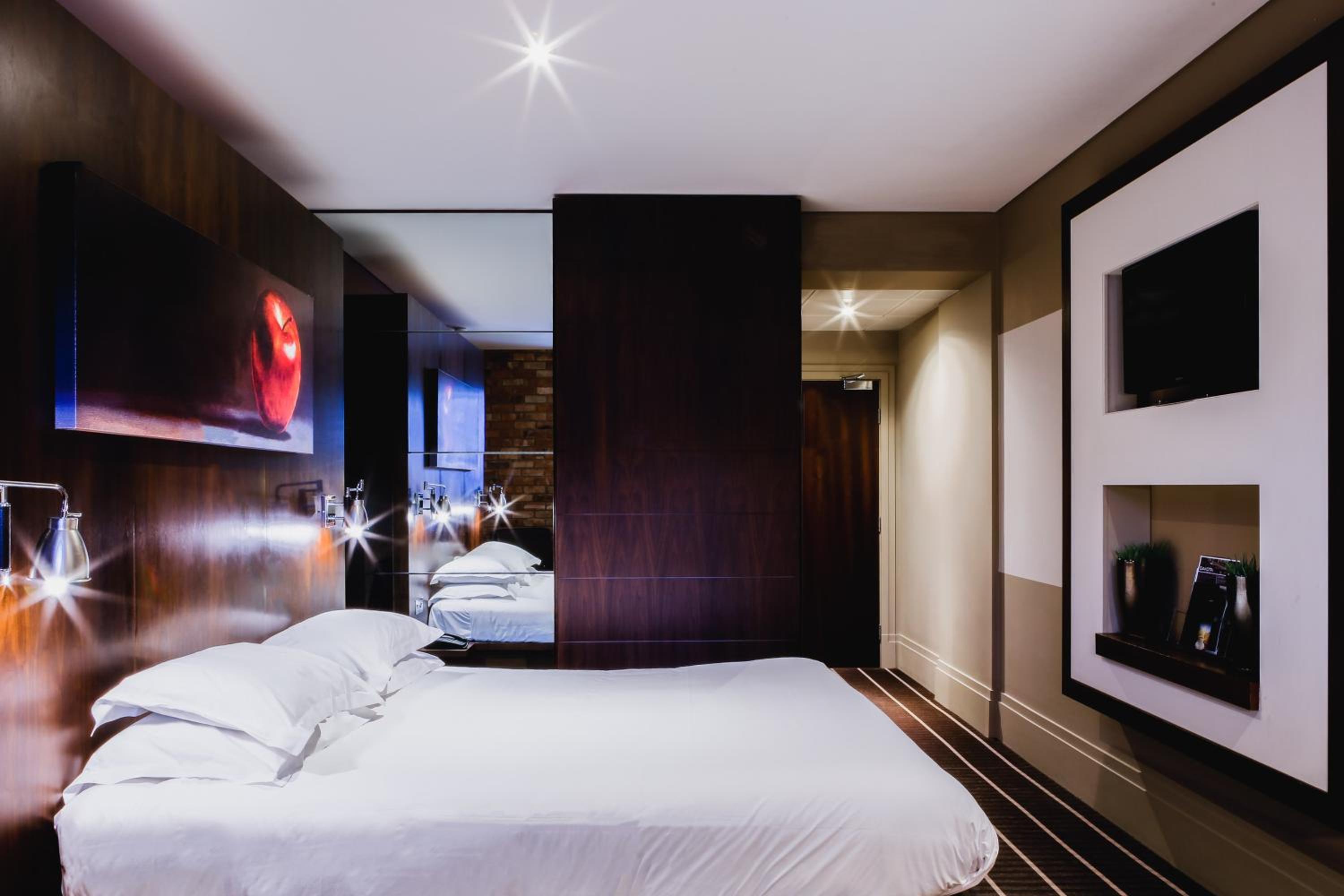 Twin Room - Disability Access - Photo 4