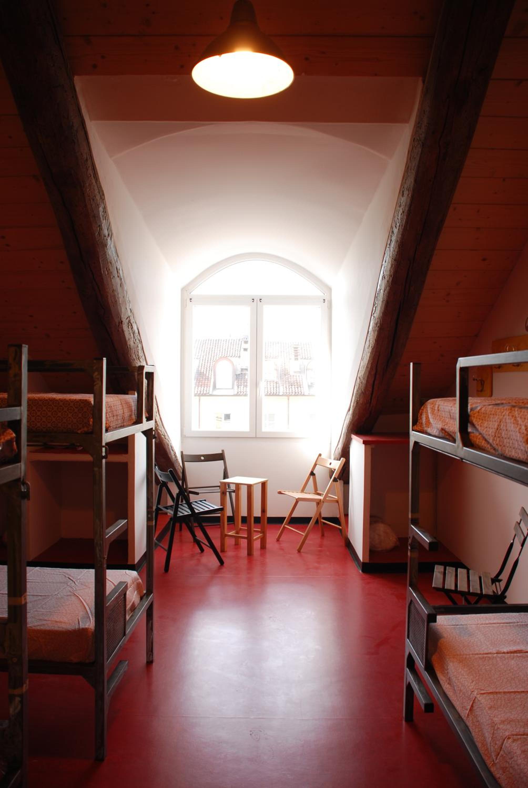 Bed in 6-Bed Mixed Dormitory Room photo 1