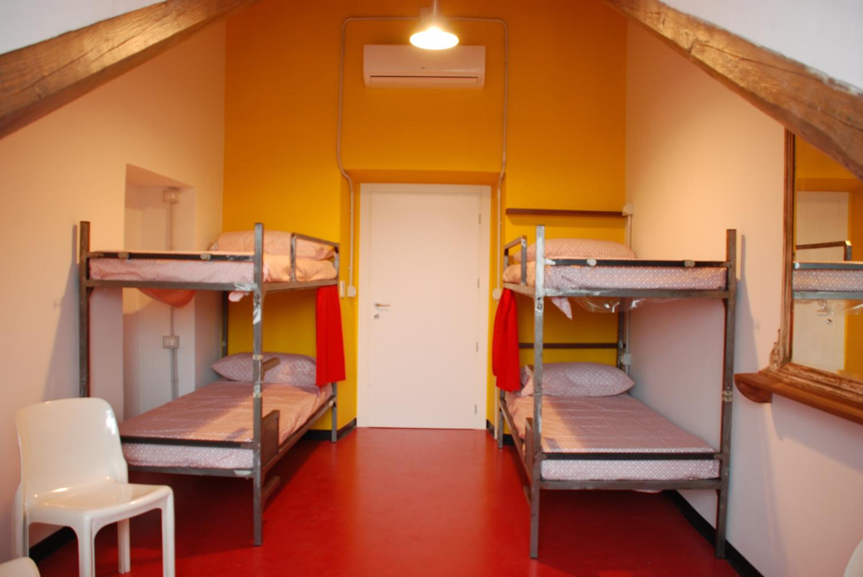 Bed in 4-Bed Mixed Dormitory Room photo 3