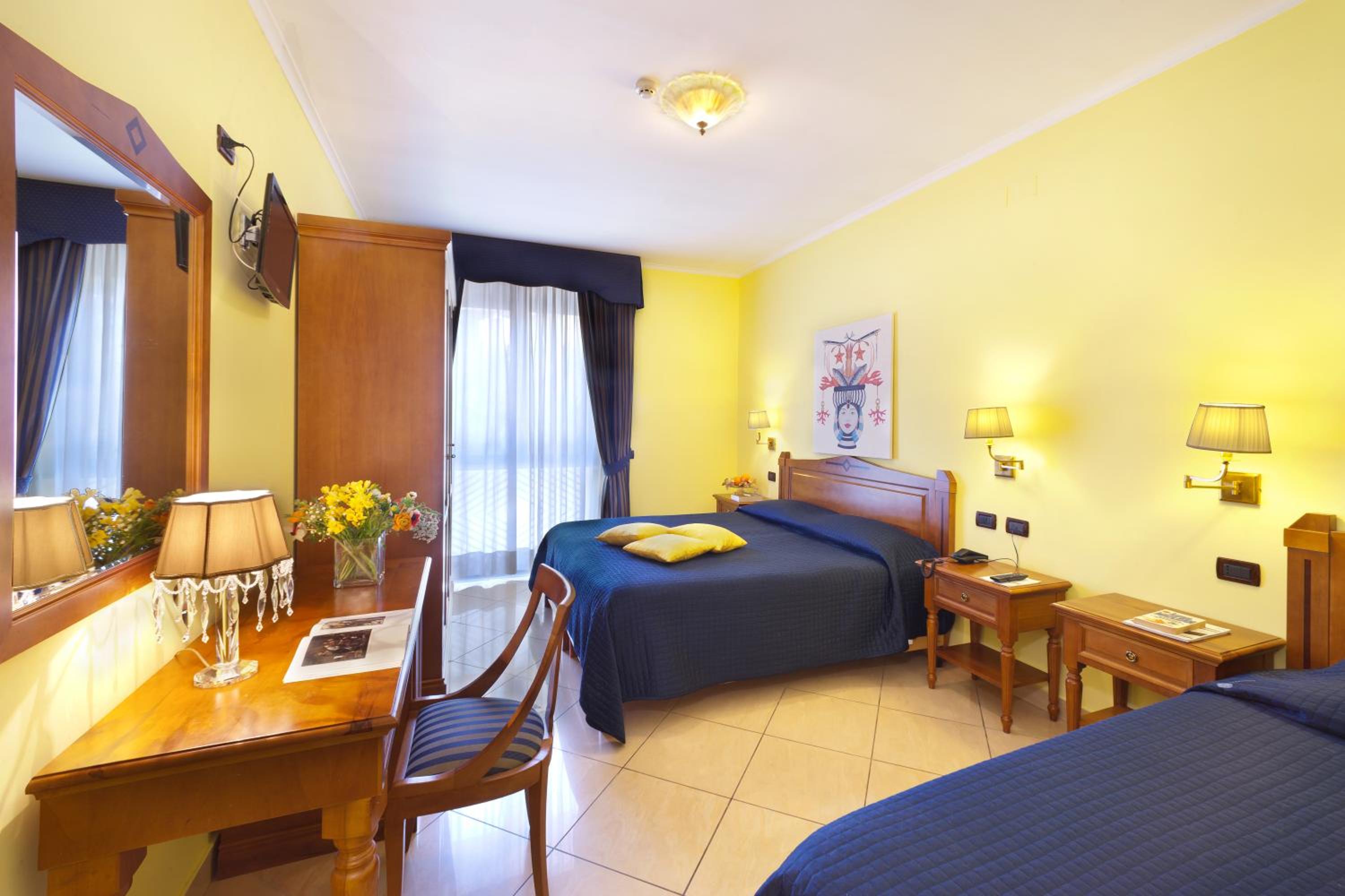 Quadruple Room - Photo 2