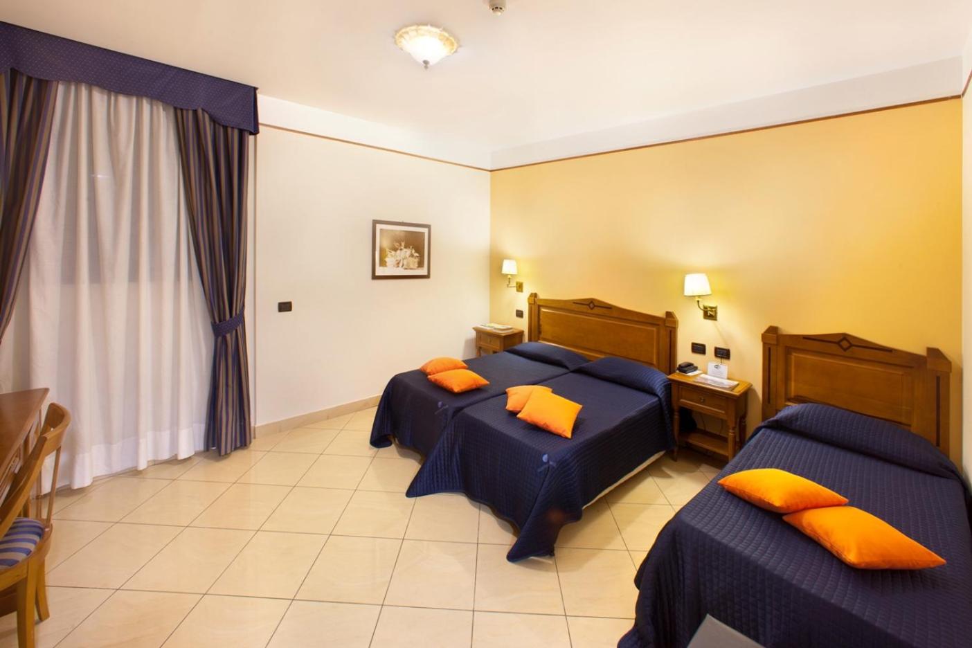 Quadruple Room - Photo 1