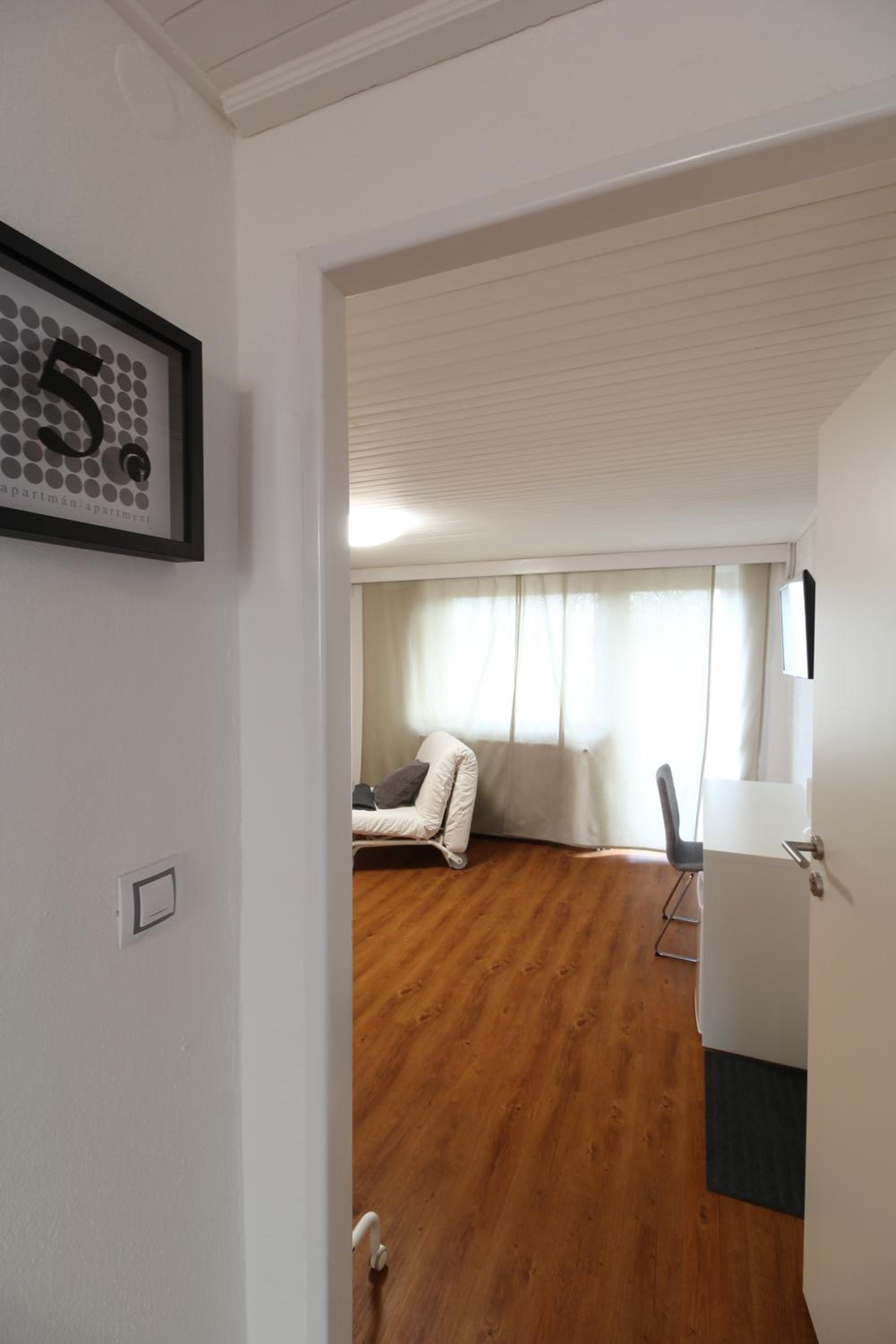 Large Double or Twin Room with Extra Bed - Photo 2