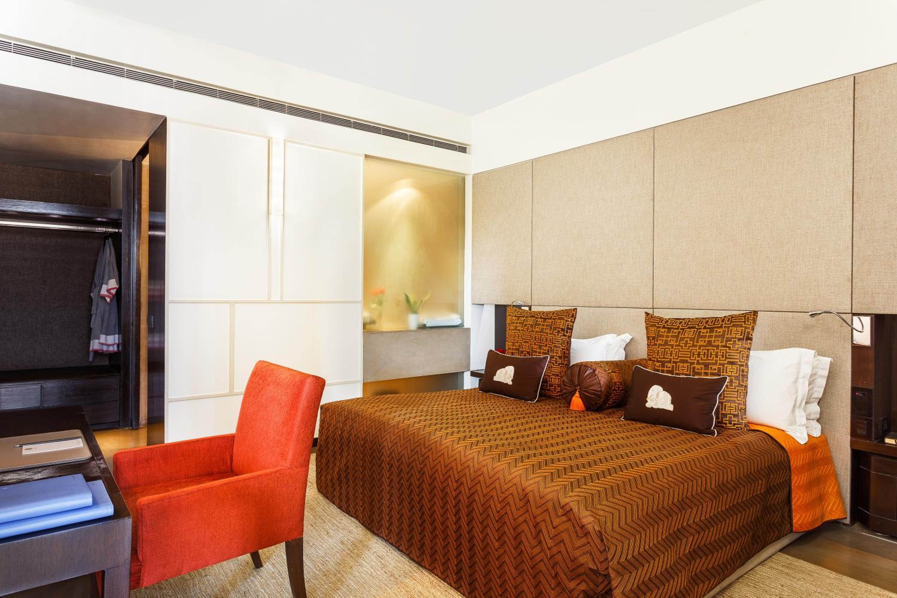 Lodhi Suite with  Happy Hours at Safari Lounge 5 to 7 pm, Buy 01 drink and get another drink complimentary (spirits), 1200 spa credit per booking - Photo 11