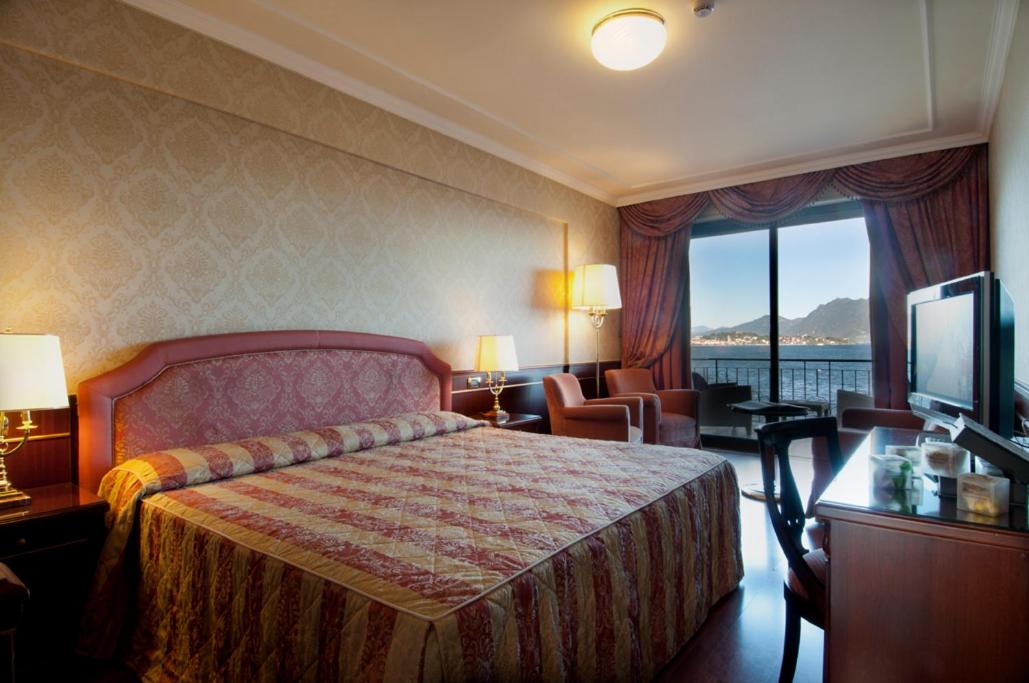 Junior Suite with Lake View - Photo 20