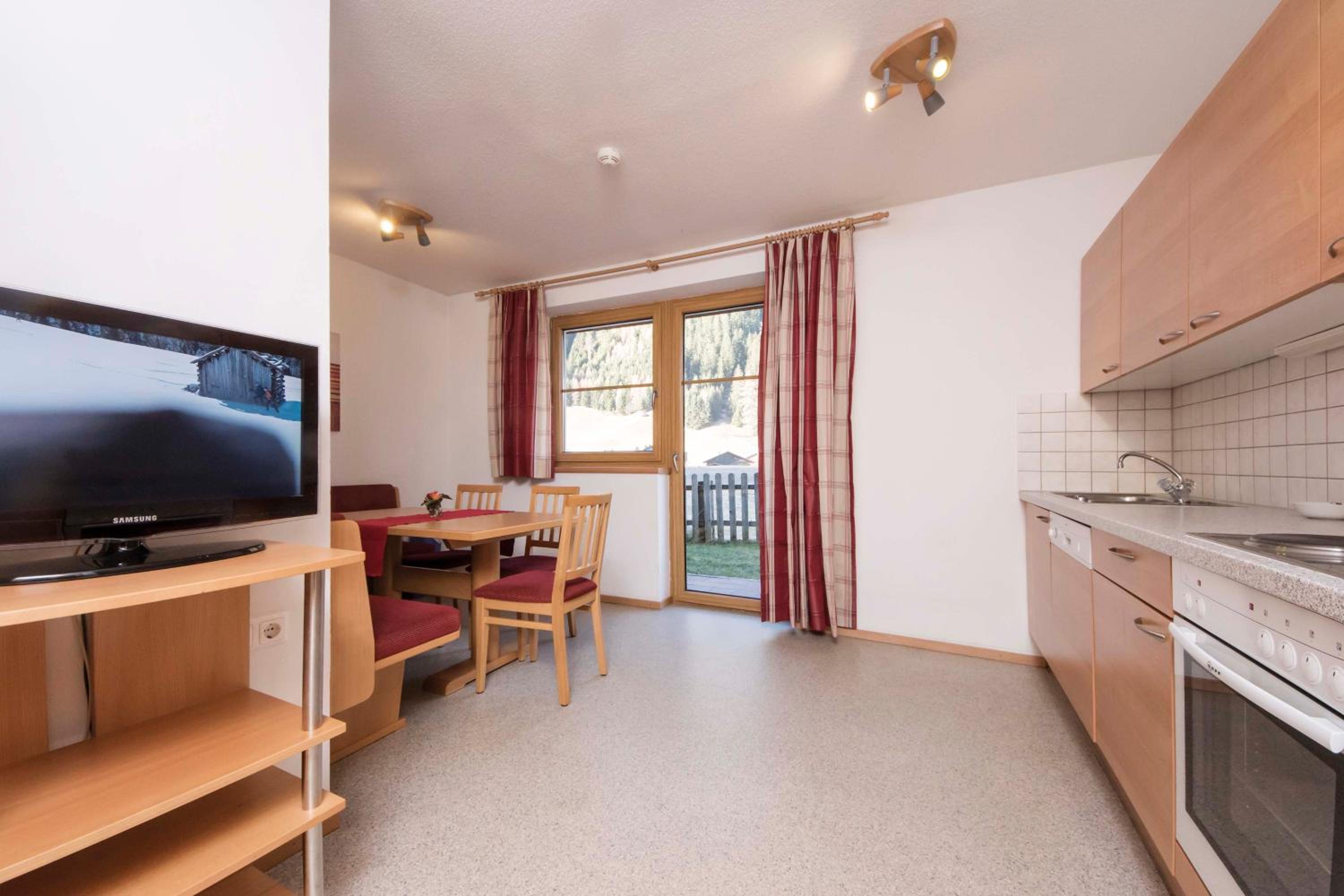 Large Two-Bedroom Apartment 2 photo 2