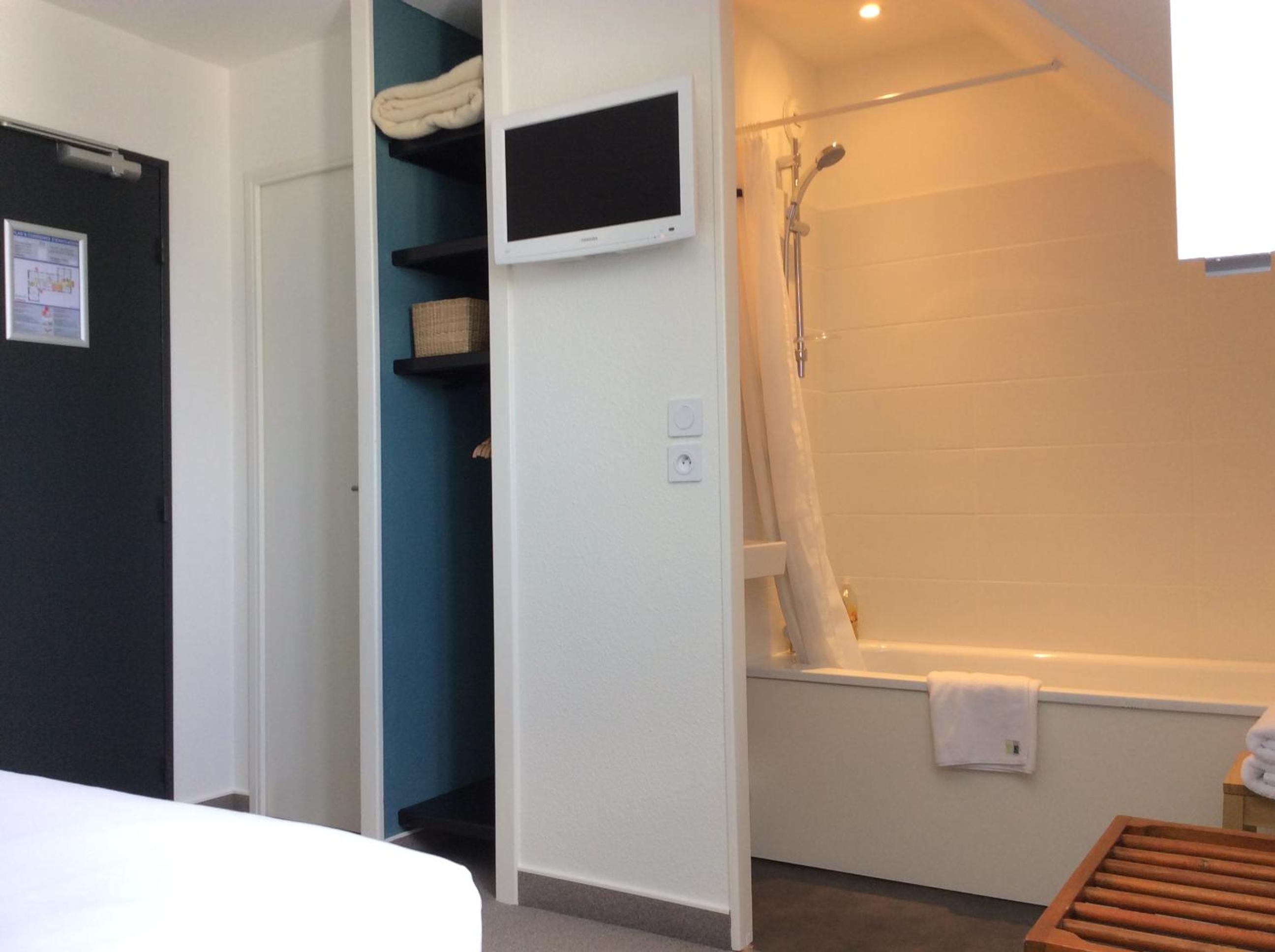 Classic Double Room City Side - Photo 3