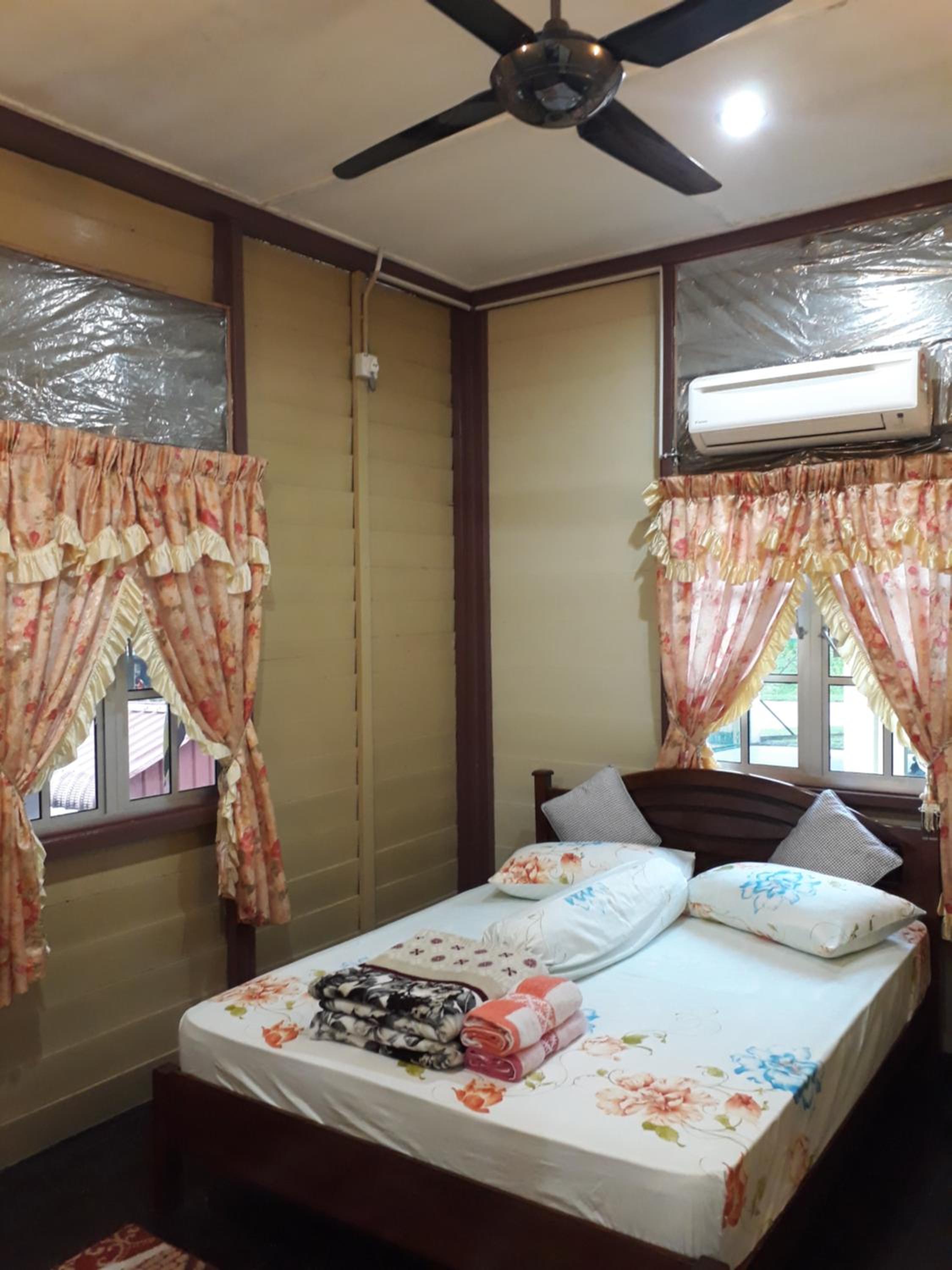 One-Bedroom Bungalow photo 1