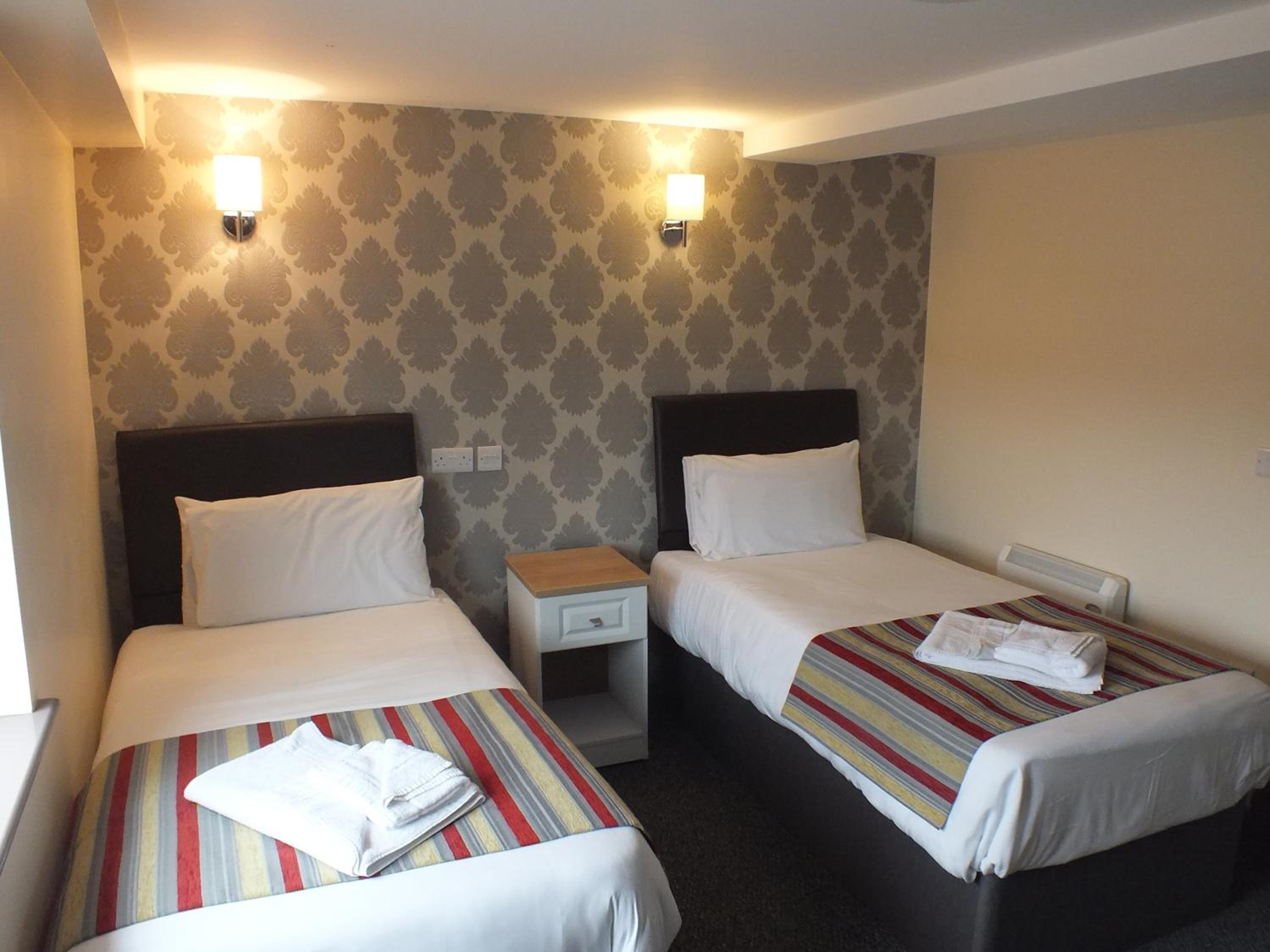 Standard Twin Room - Photo 1