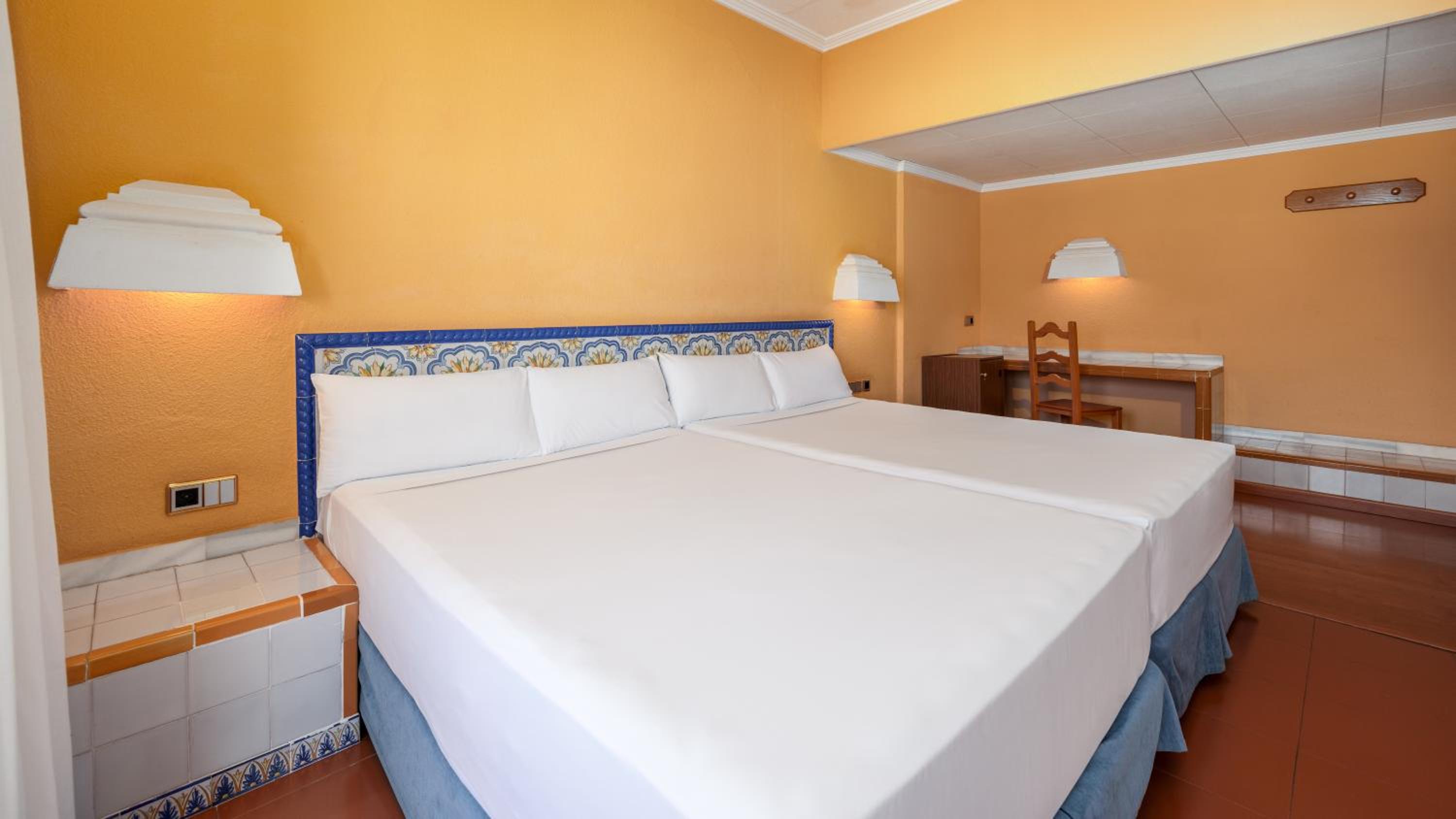 Twin Room with Sea View