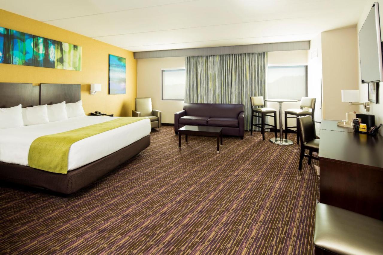 River tower premium king room