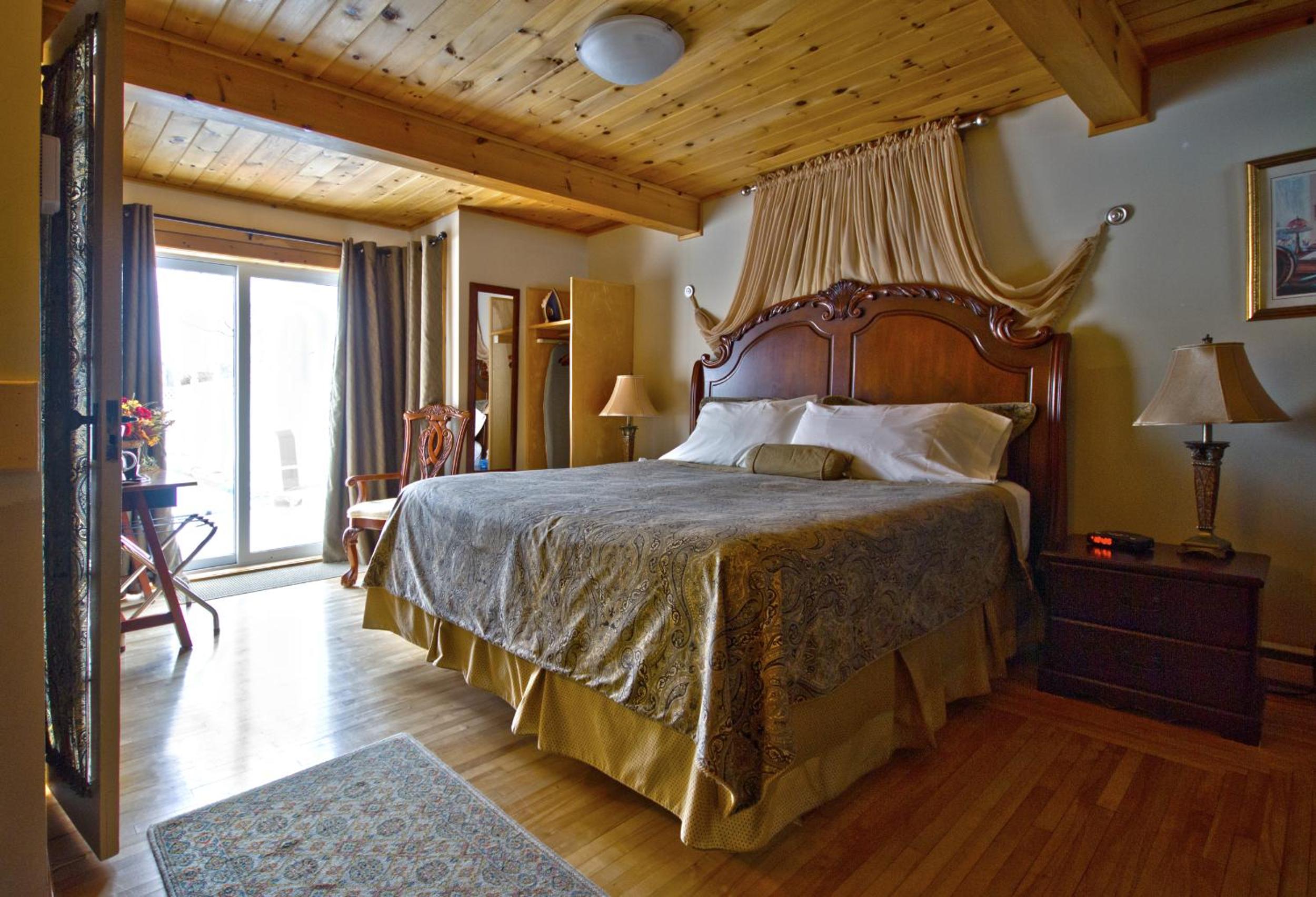 Junior Suite with Pool View photo 2