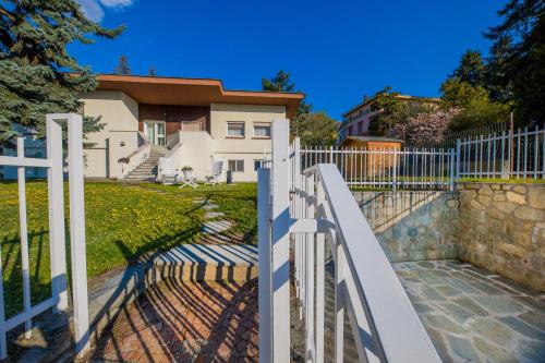 Apartment with Garden View