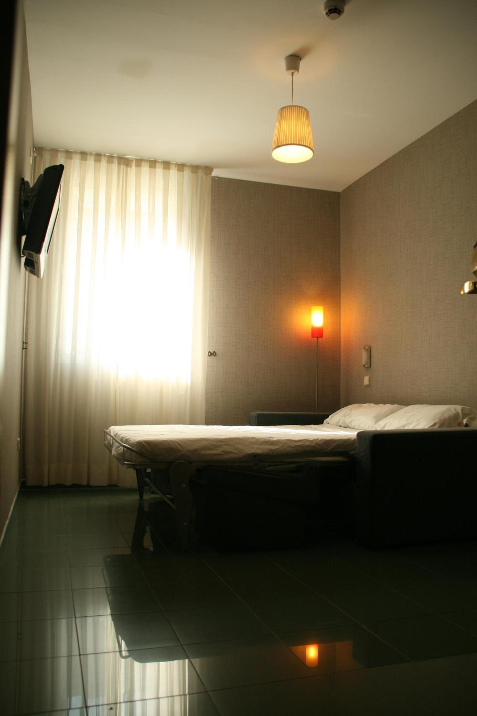 Family Room (2 Adults + 2 Children) - Photo 14