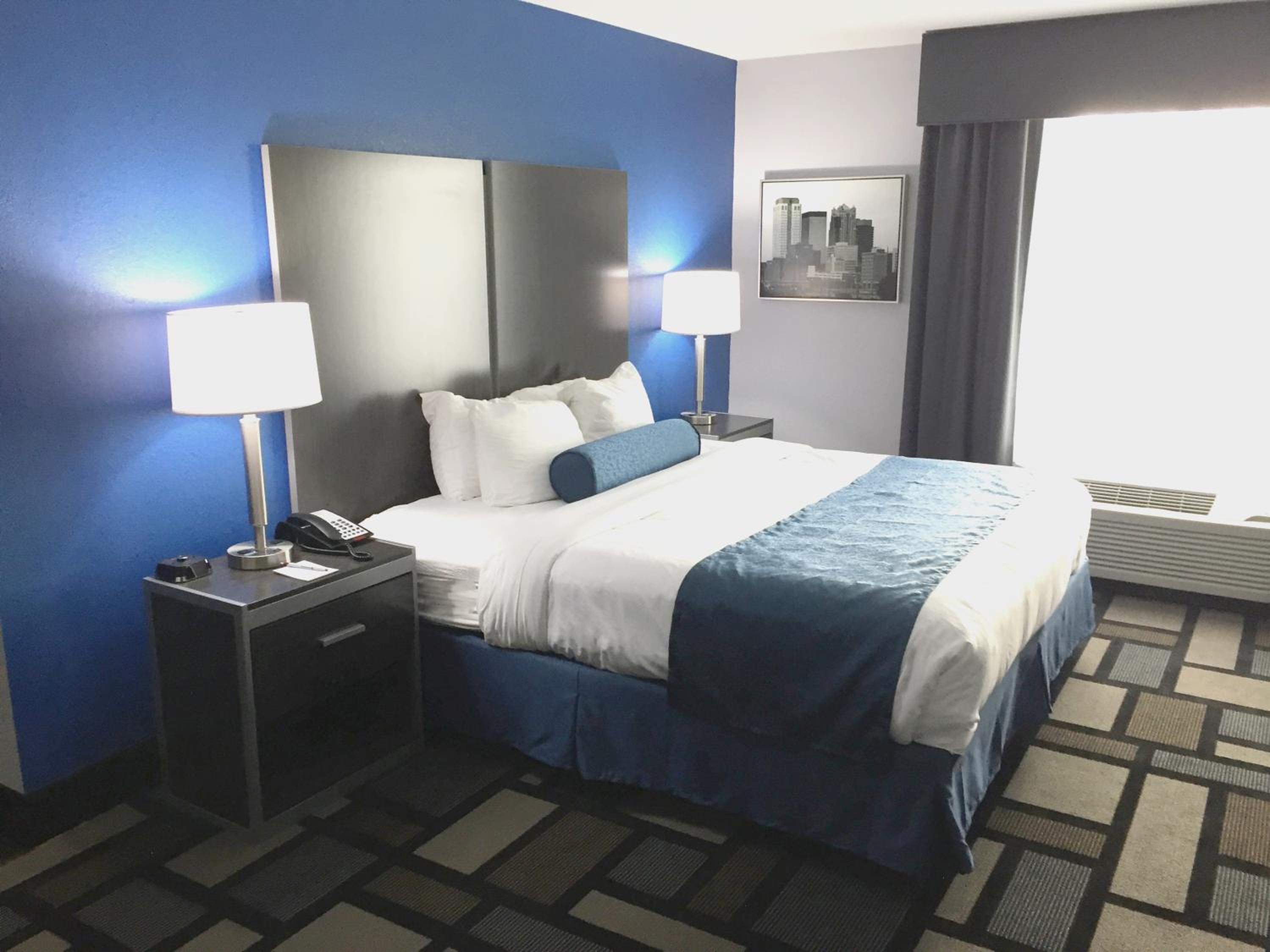 King Room - Non-Smoking - Photo 3