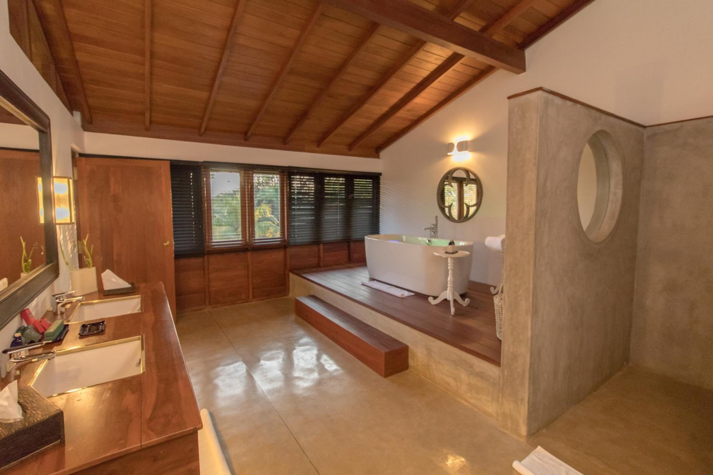 Queen Suite - Photo 2