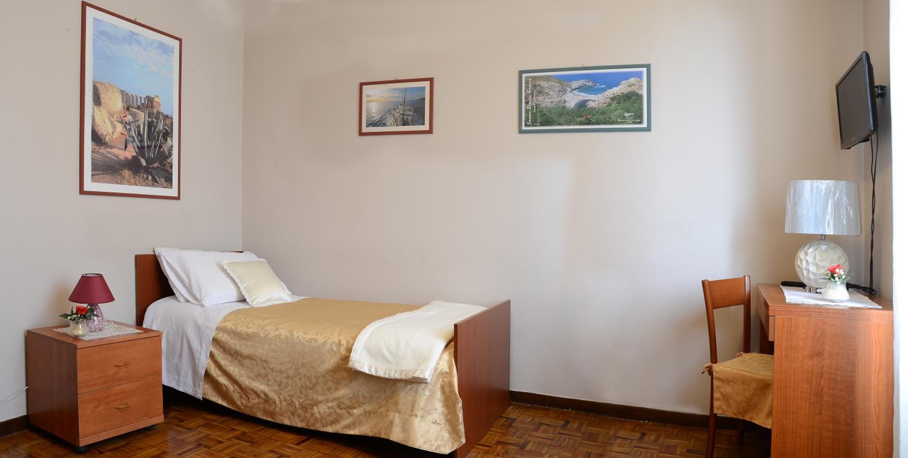 Single Room photo 3