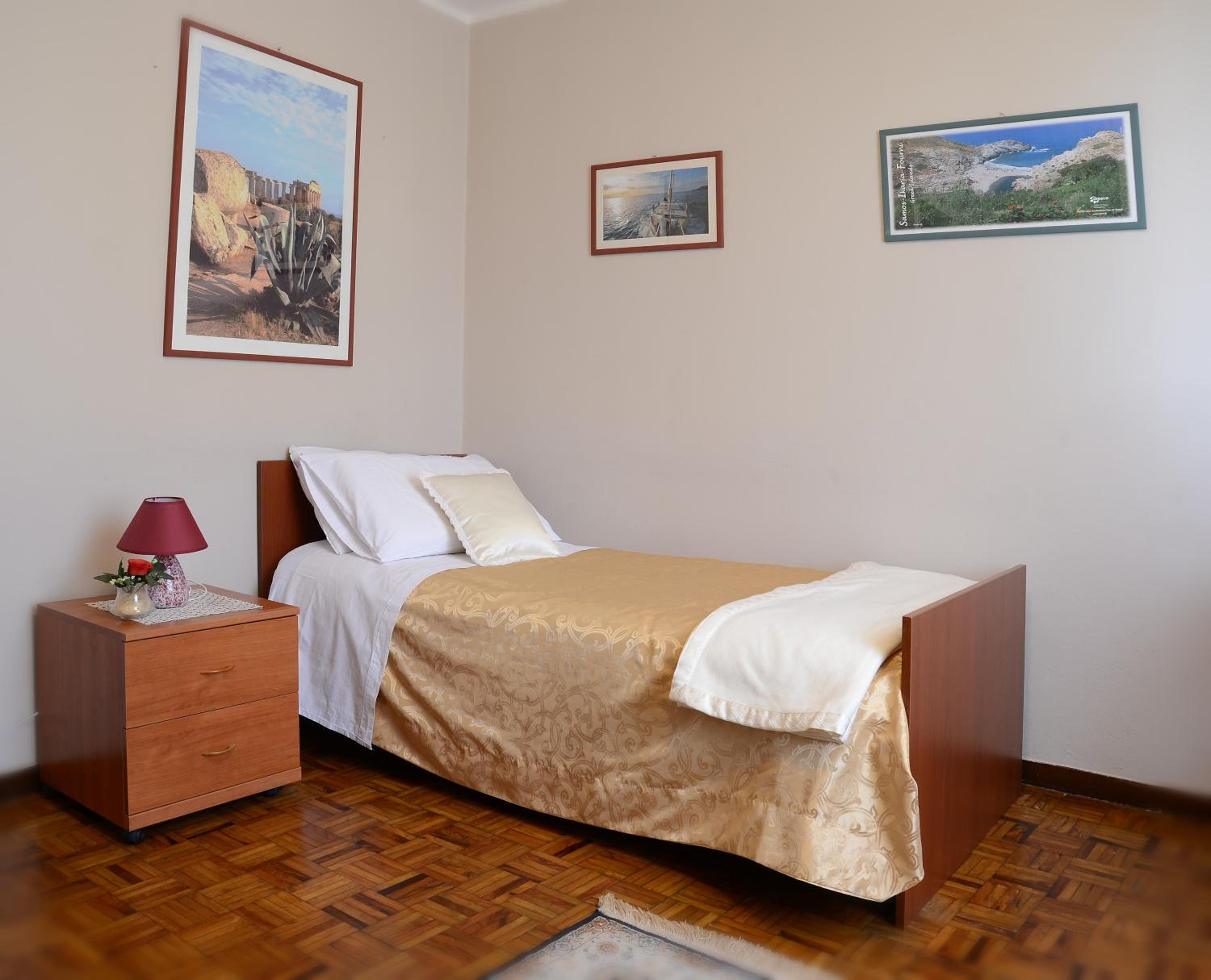 Single Room photo 2